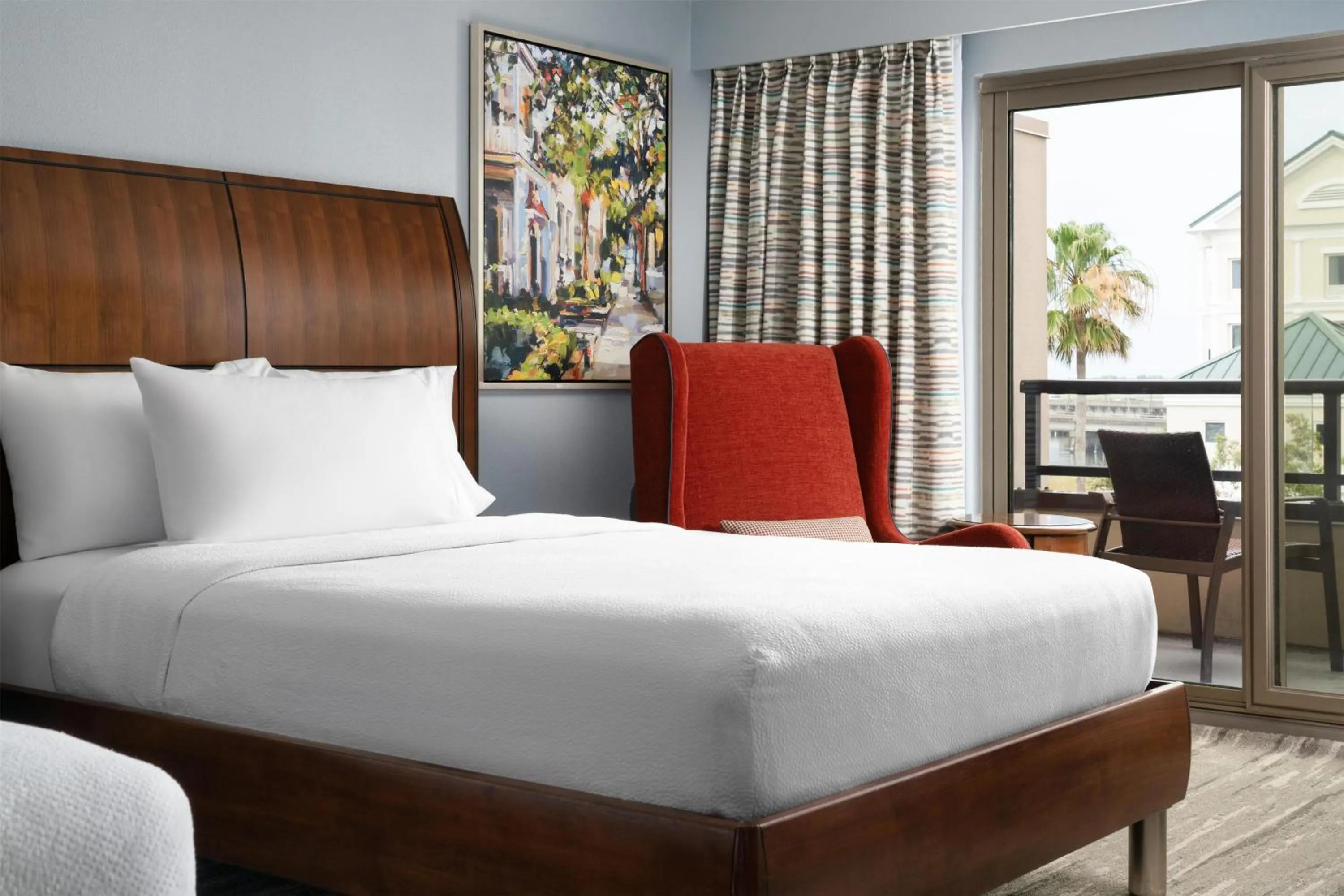 Bed in Hilton Garden Inn Charleston Waterfront/Downtown