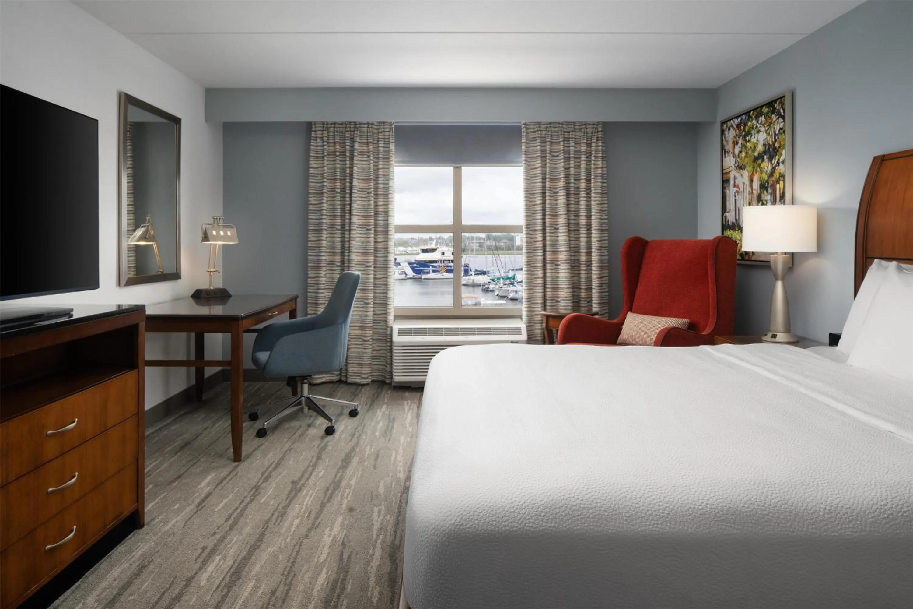 Bedroom, Bed in Hilton Garden Inn Charleston Waterfront/Downtown