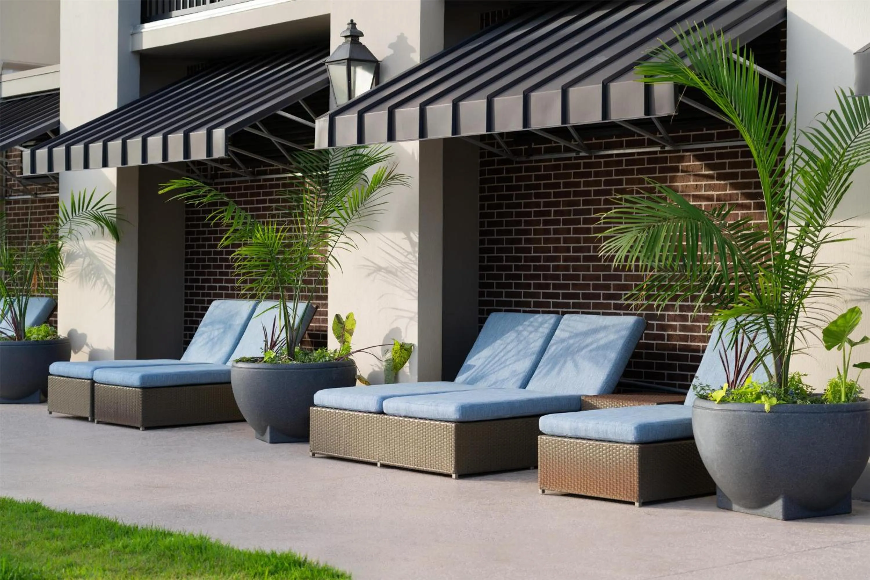 Patio in Hilton Garden Inn Charleston Waterfront/Downtown