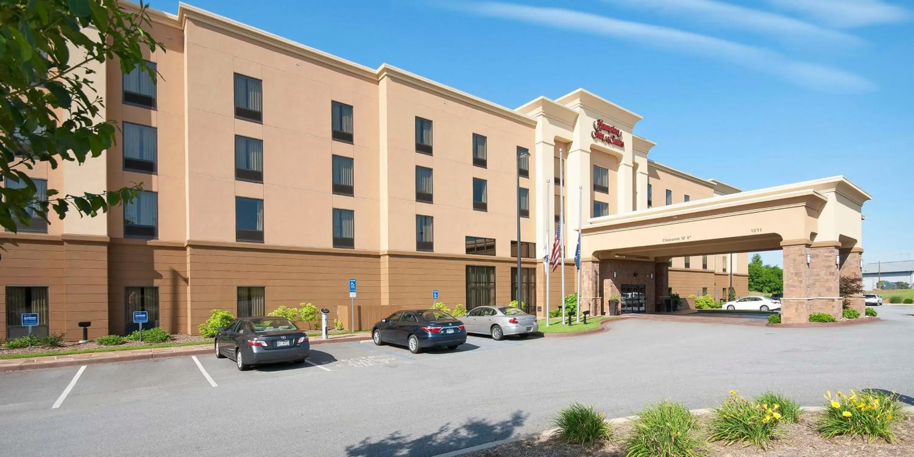 Property building in Hampton Inn & Suites Seneca-Clemson Area Property building in Hampton Inn & Suites Seneca-Clemson Area