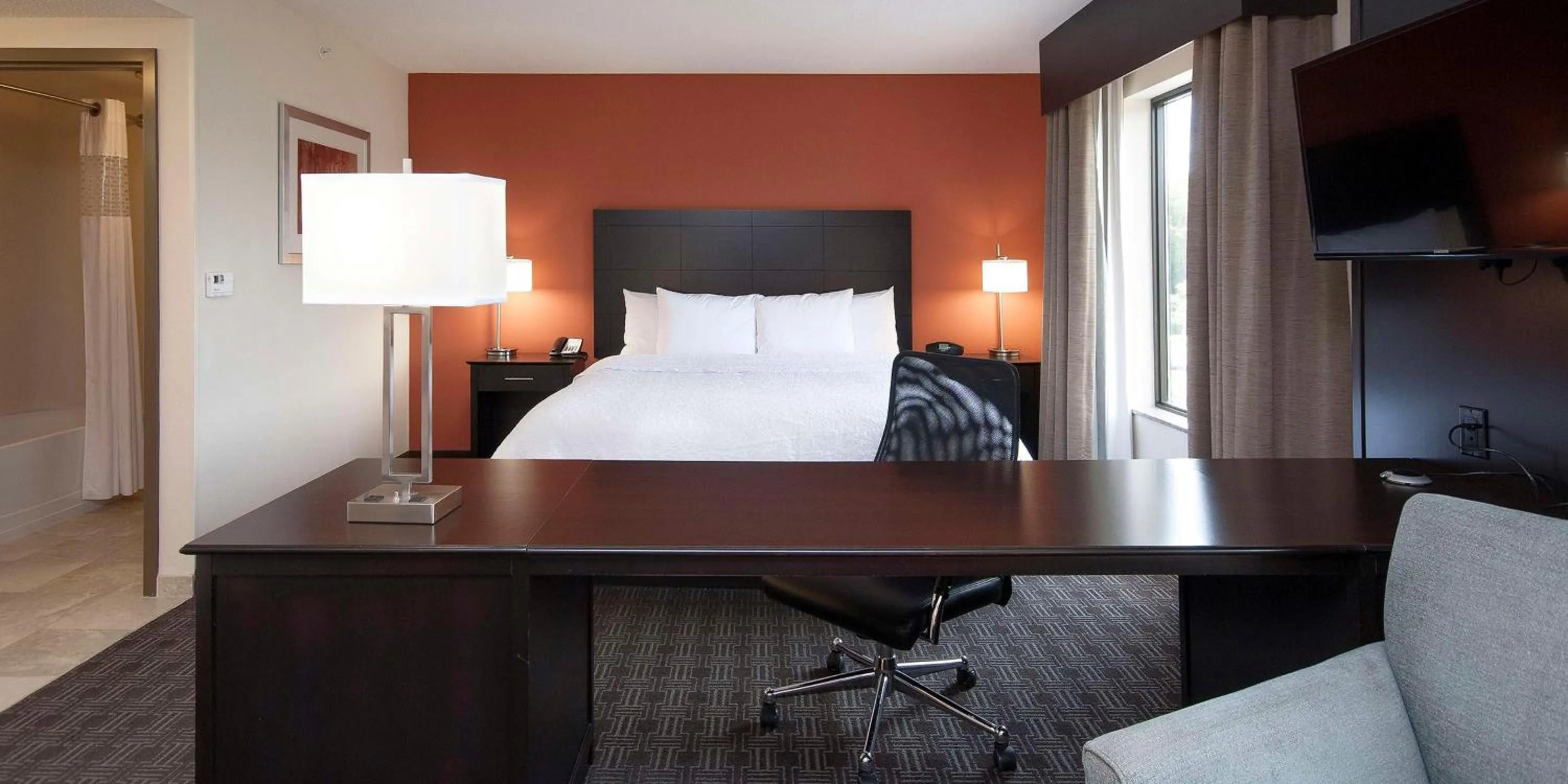 Bed in Hampton Inn & Suites Seneca-Clemson Area