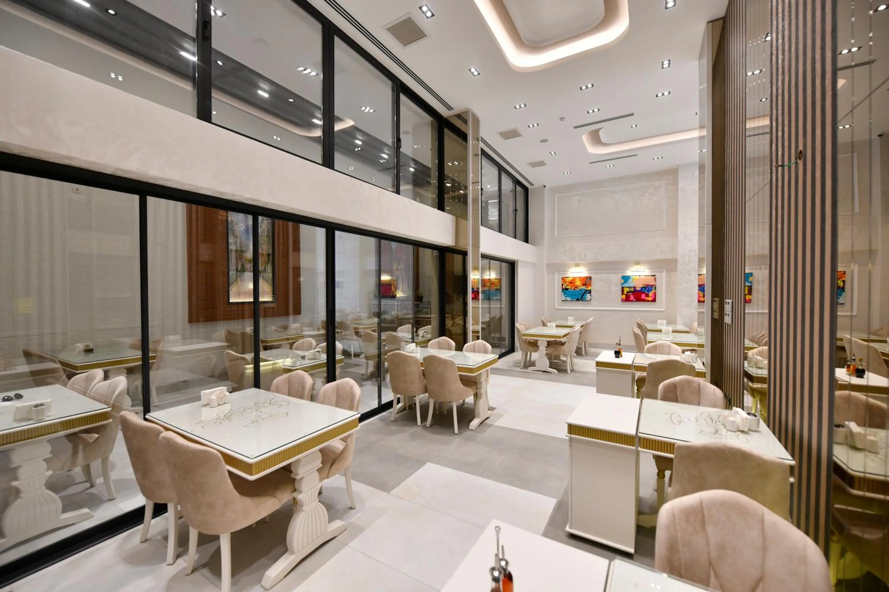 Restaurant/places to eat in Ghan Hotel