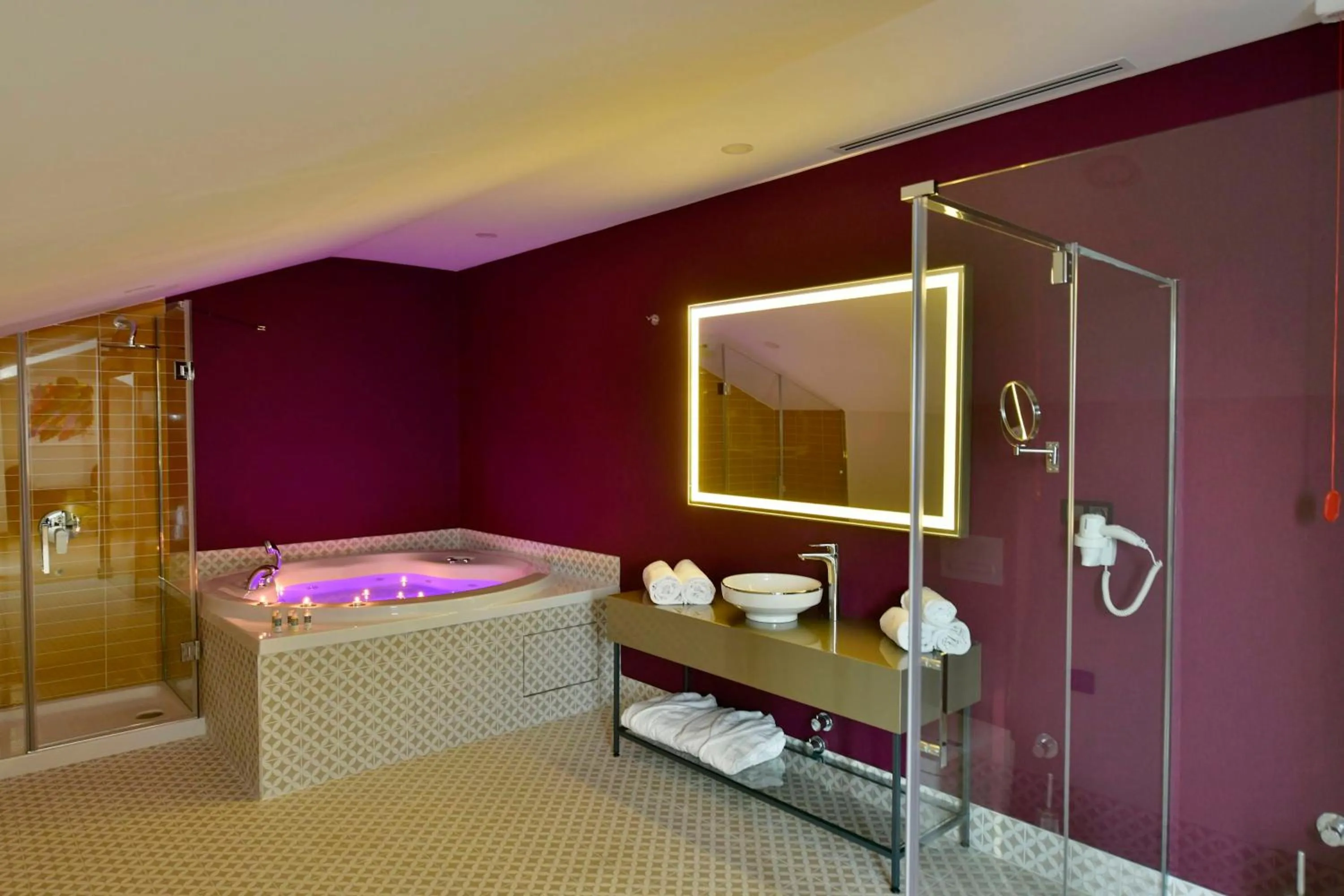 Shower in Ghan Hotel