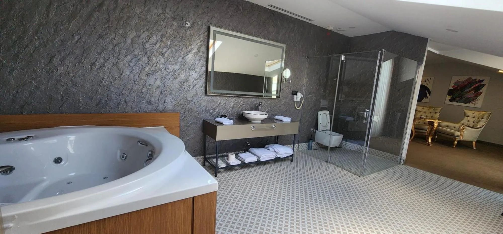 Toilet, Bed in Ghan Hotel