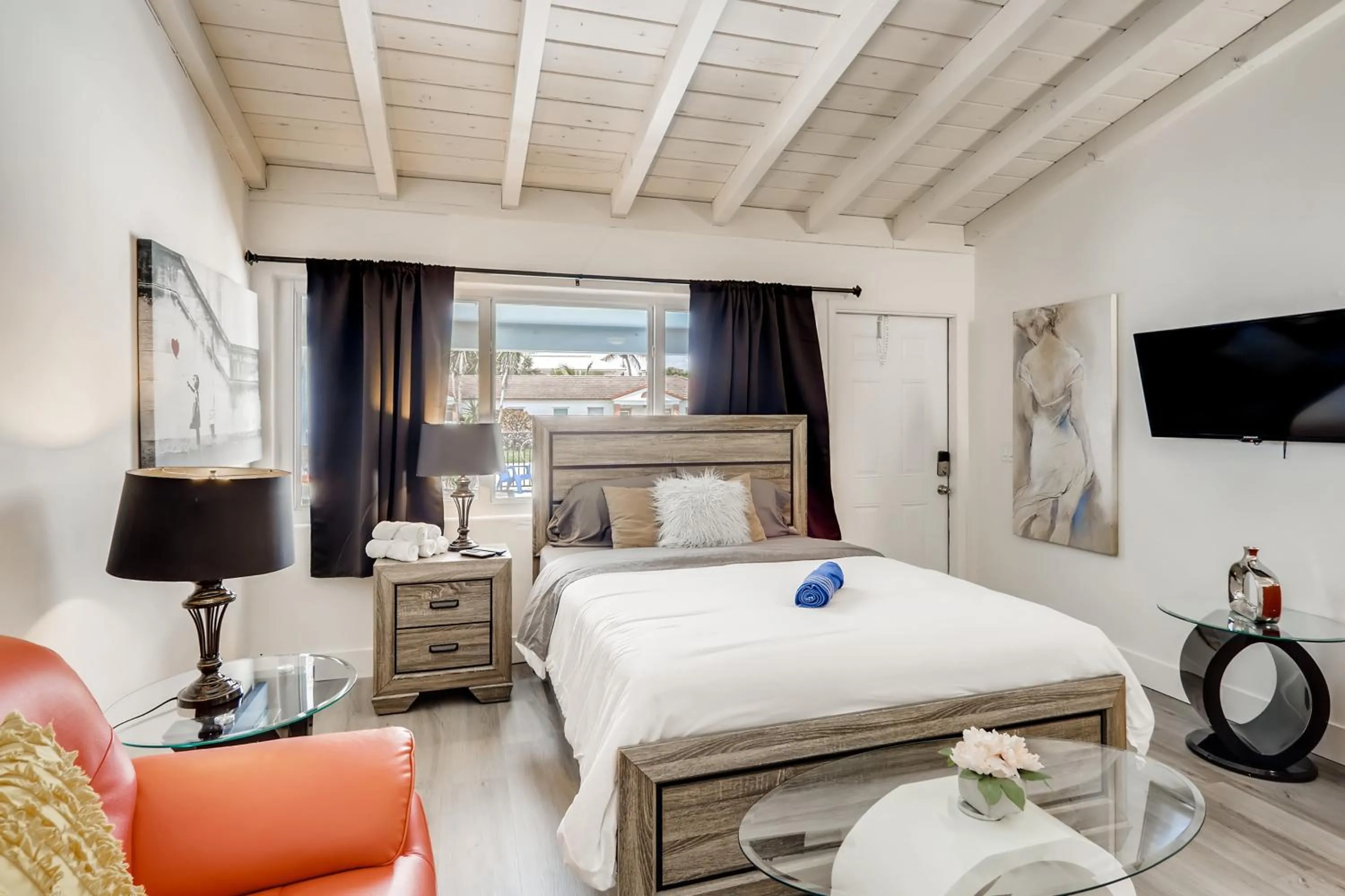 Bed in Coral Sands Boutique Lux Studio