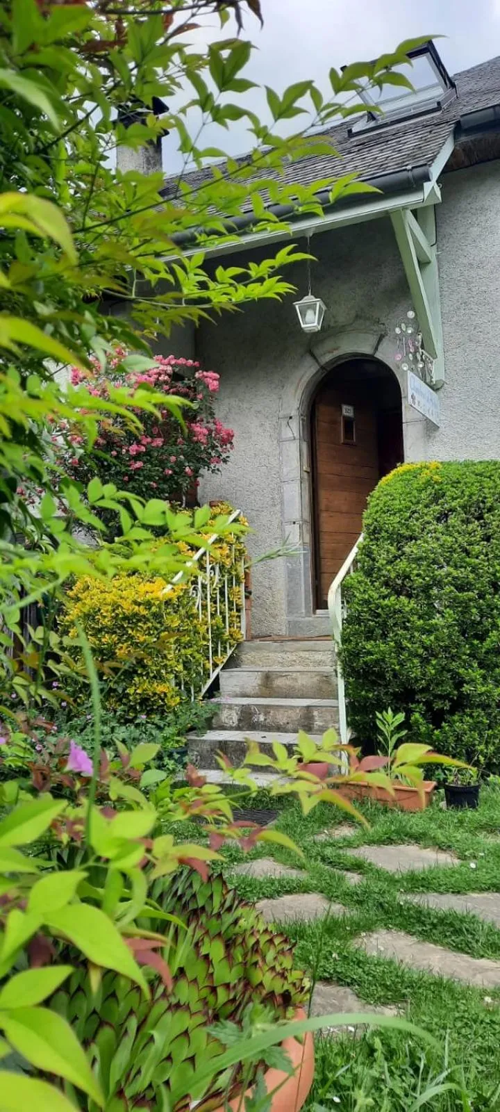 Property building in Bains de Secours, Chambres d'hotes