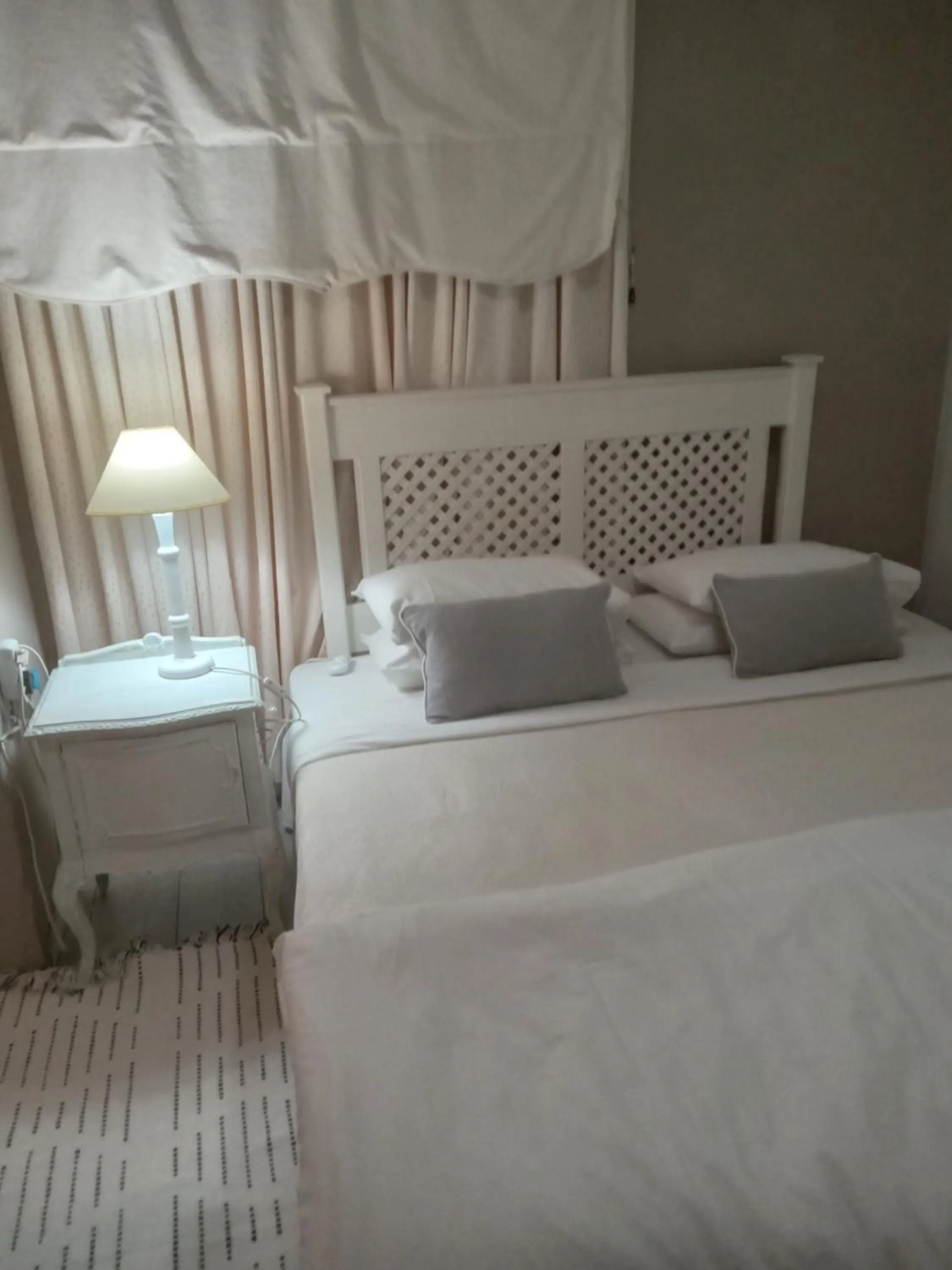 Bed in Emerald Guest House Springs