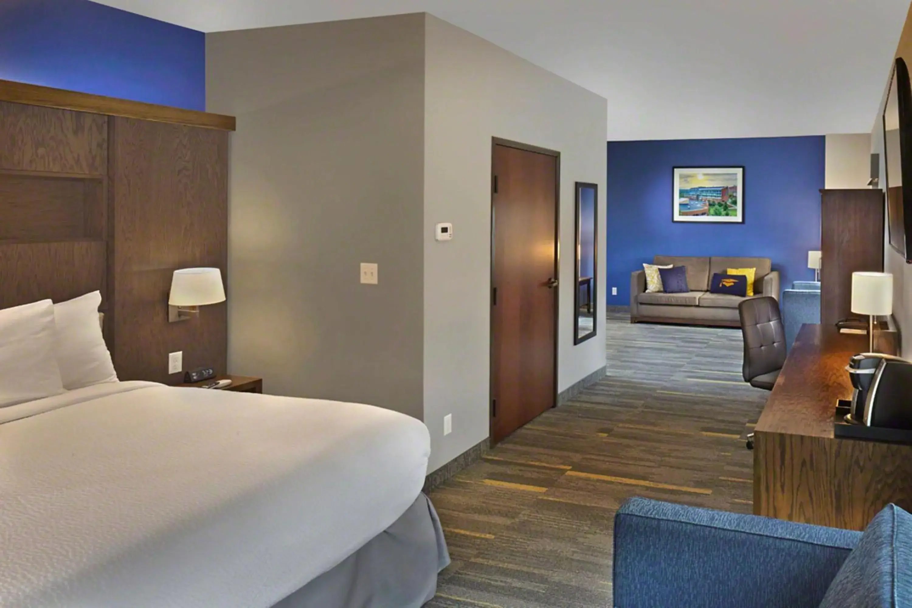 Living room, Bed in Scholar Morgantown, Tapestry Collection by Hilton Living room, Bed in Scholar Morgantown, Tapestry Collection by Hilton