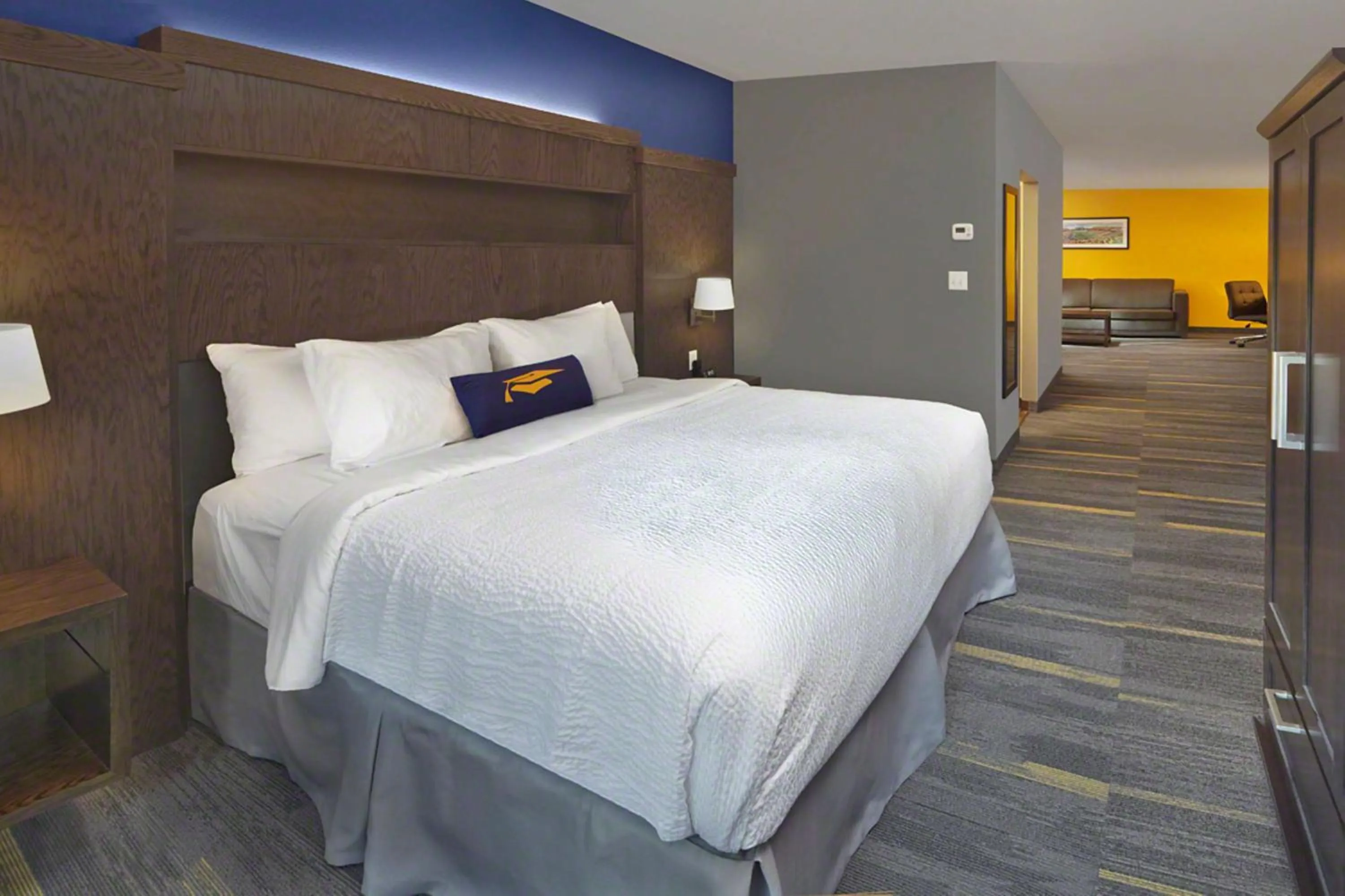 Living room, Bed in Scholar Morgantown, Tapestry Collection by Hilton