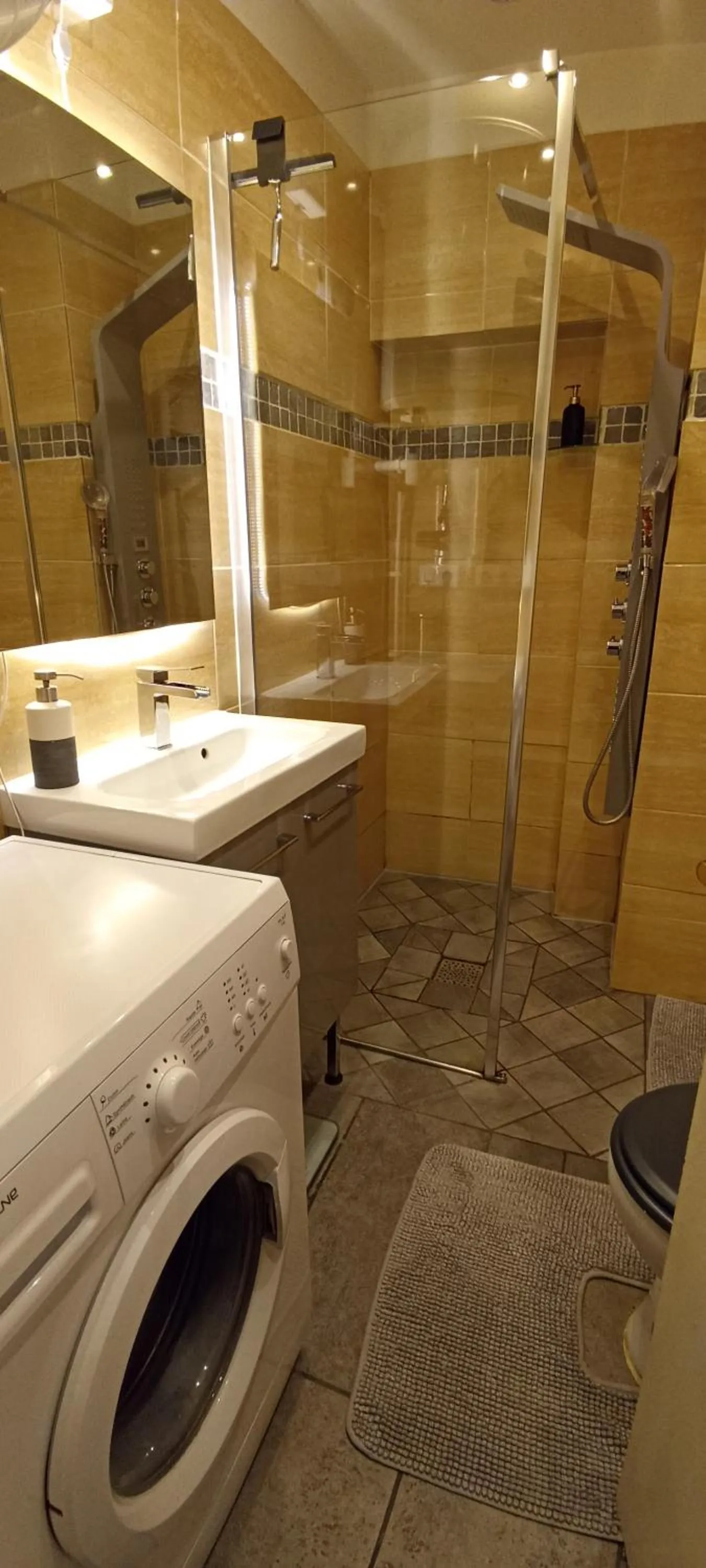 Bathroom in La Loge Du Vieux Lyon