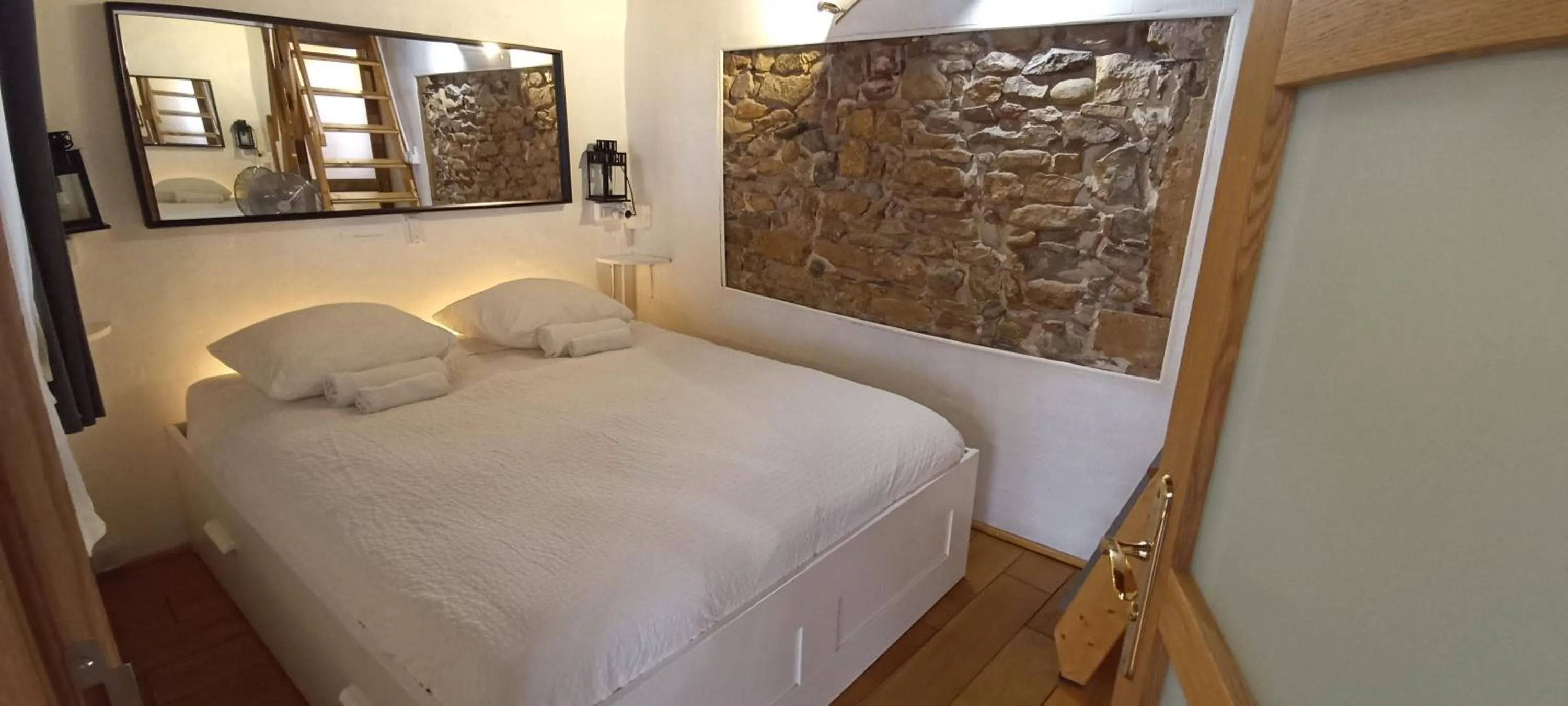 Bedroom, Bed in La Loge Du Vieux Lyon