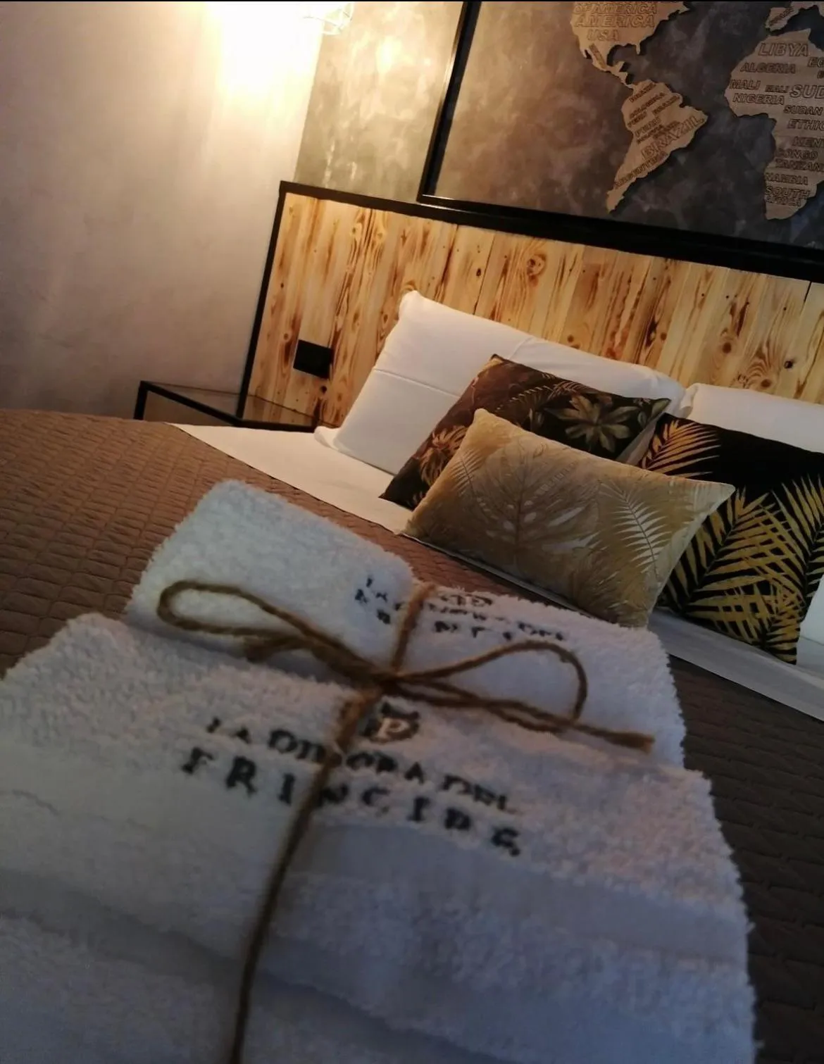 towels, Bed in La Dimora del Principe-Piano terra