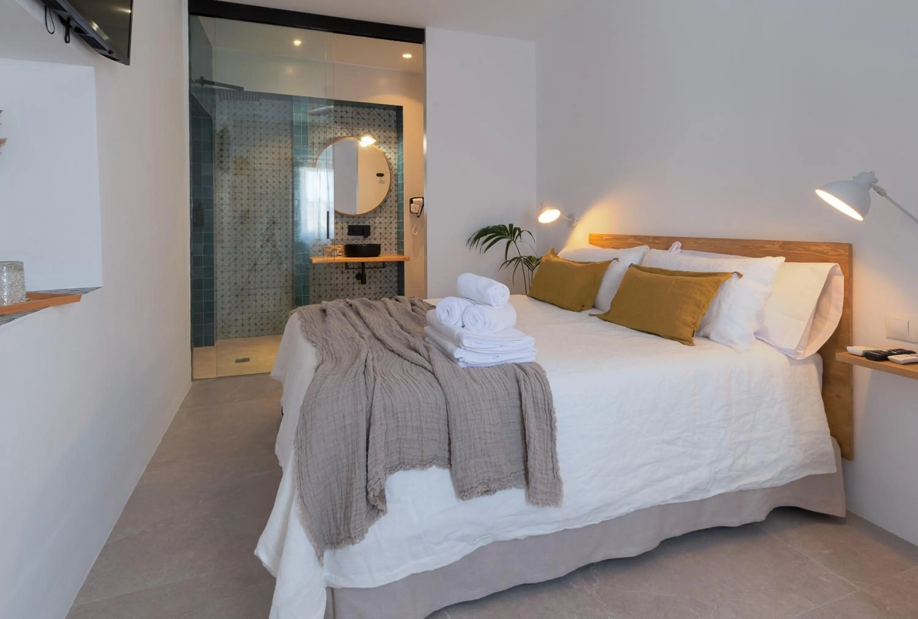 Photo of the whole room, Bed in Manzanilla - Hospedería Boutique by La Judería De Vejer- ADULTS ONLY