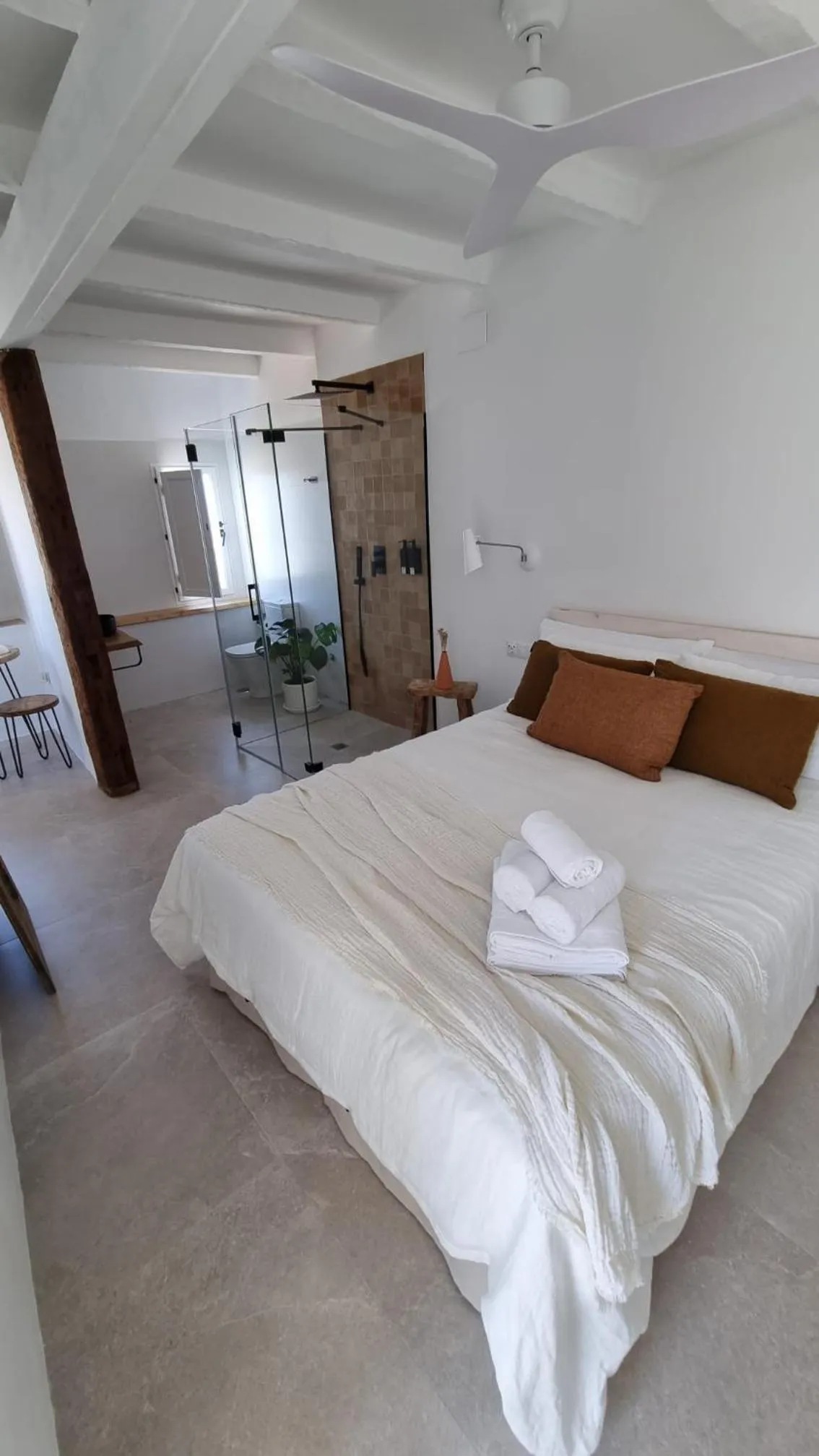 Photo of the whole room, Bed in Manzanilla - Hospedería Boutique by La Judería De Vejer- ADULTS ONLY