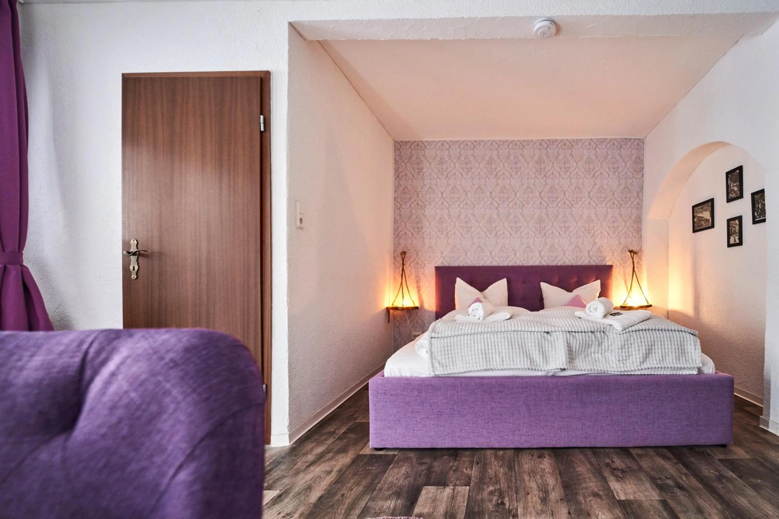 Bed in Hotel Rathaus