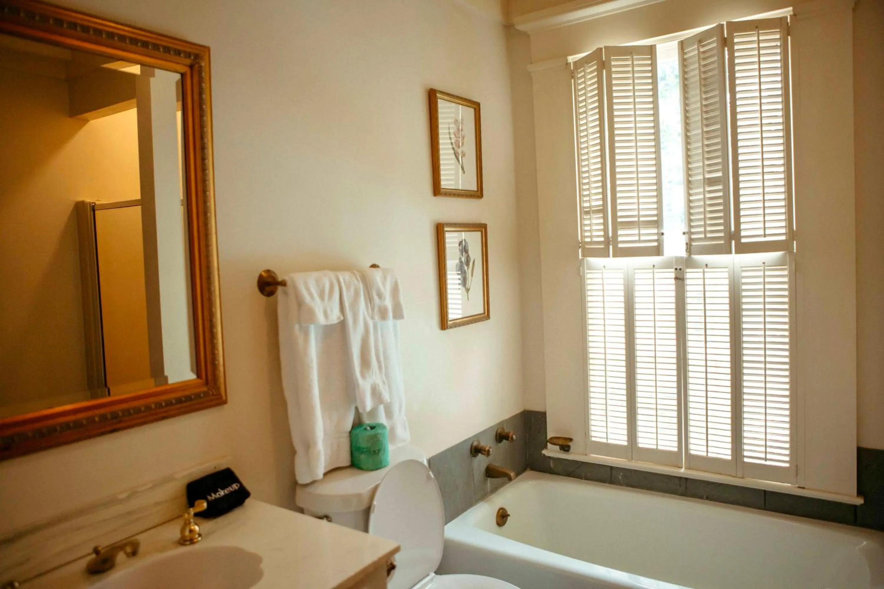 Anchuca Historic Mansion & Inn