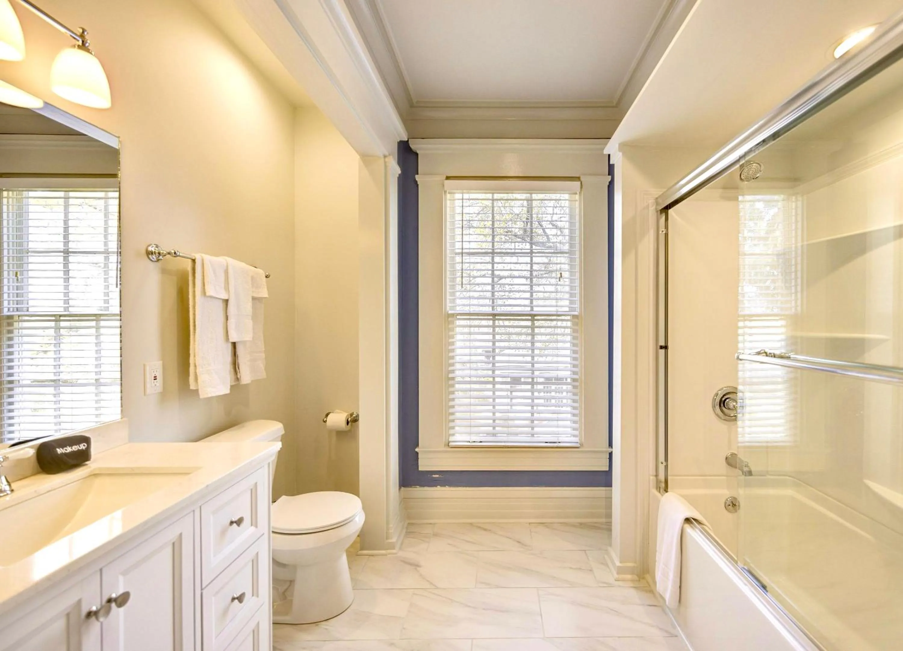 Anchuca Historic Mansion & Inn