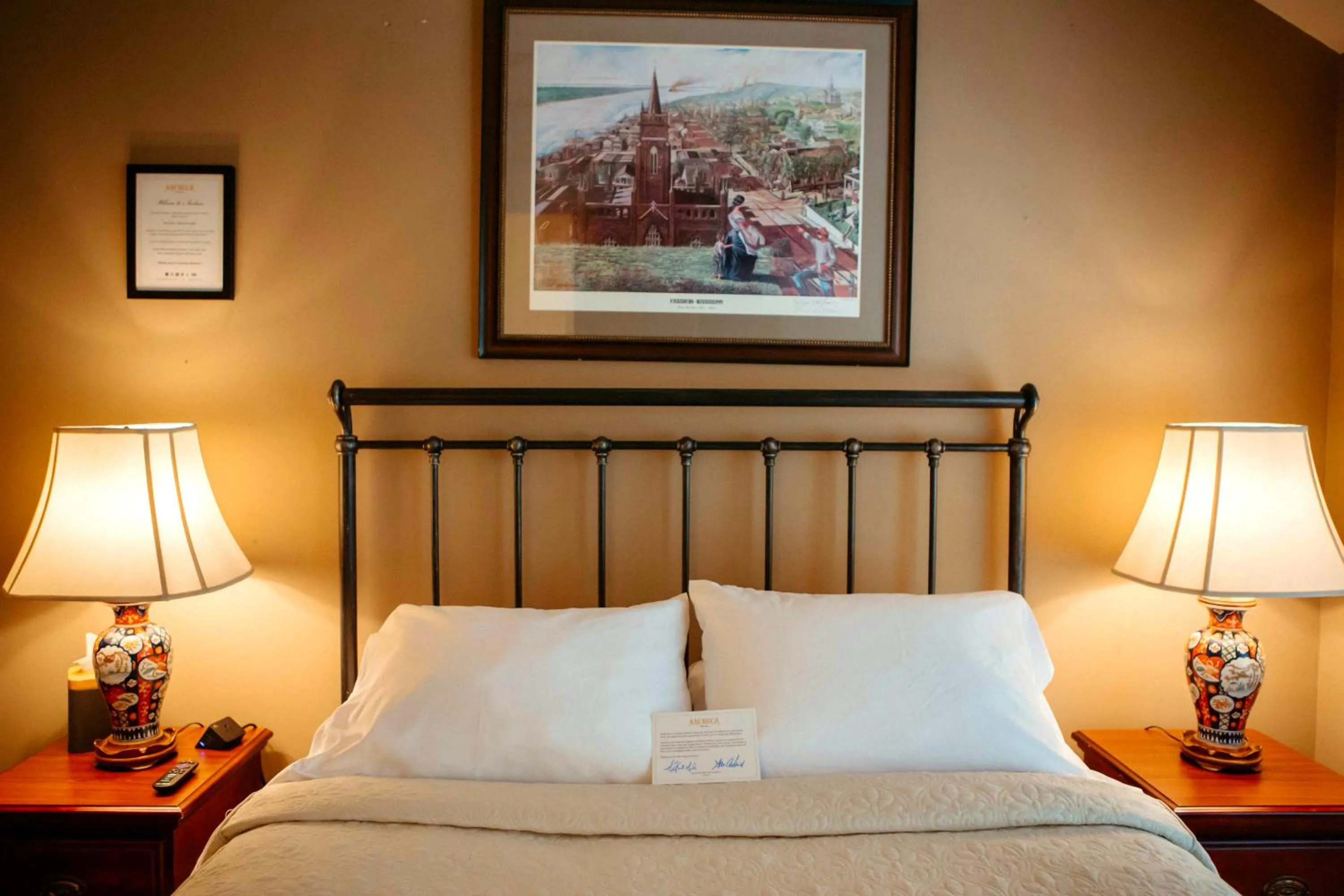 Bed in Anchuca Historic Mansion & Inn