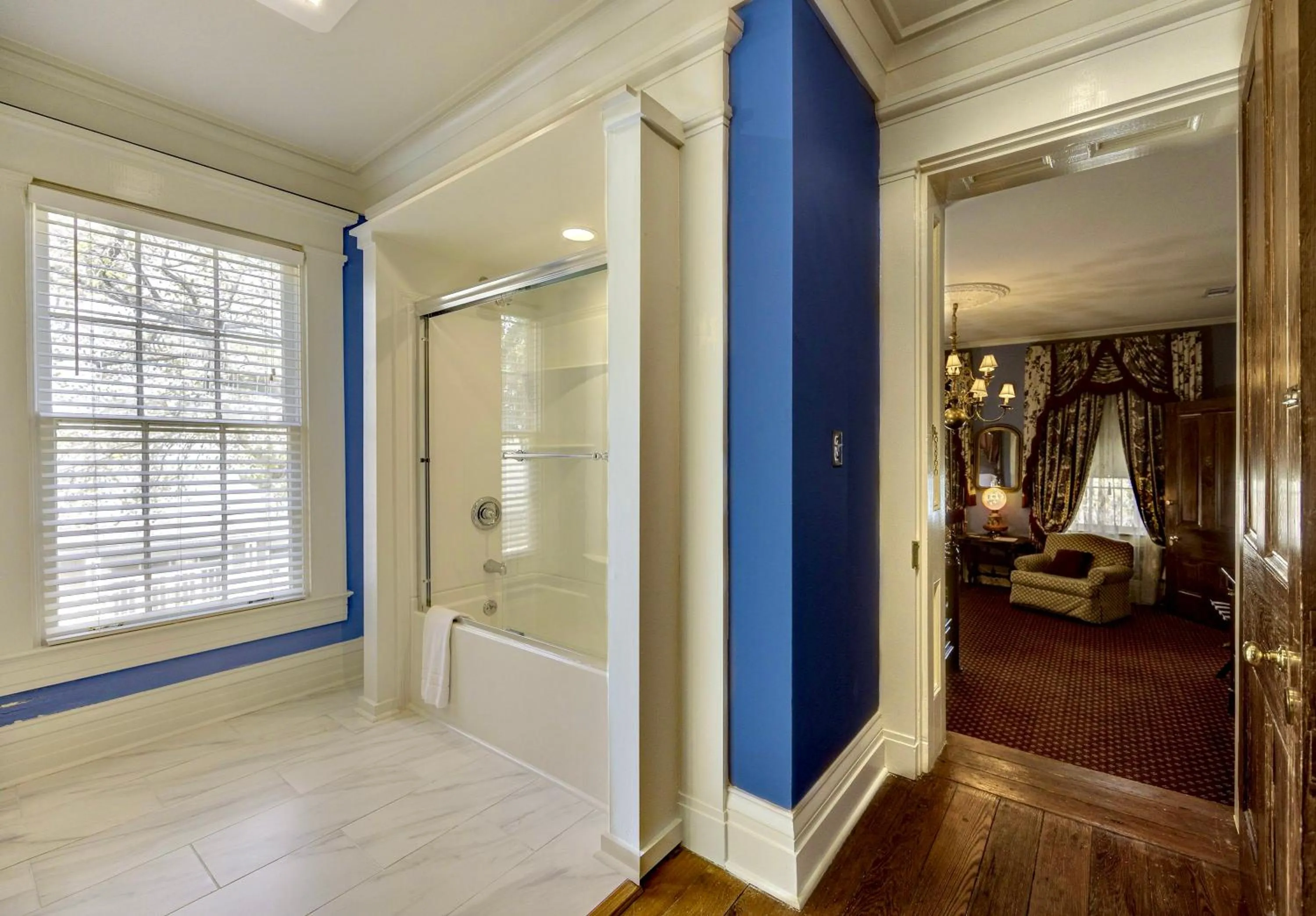 Bathroom in Anchuca Historic Mansion & Inn