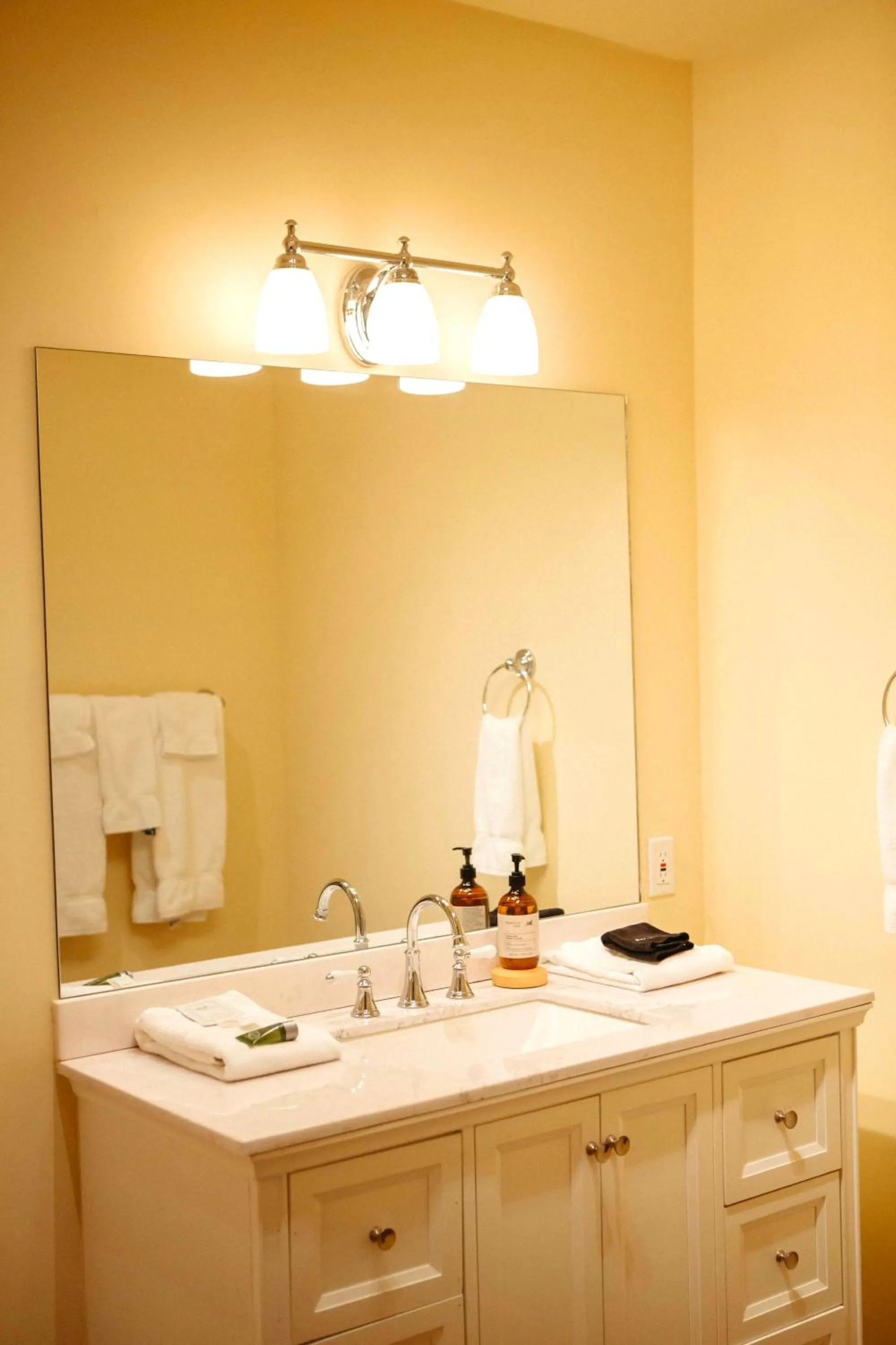 Anchuca Historic Mansion & Inn