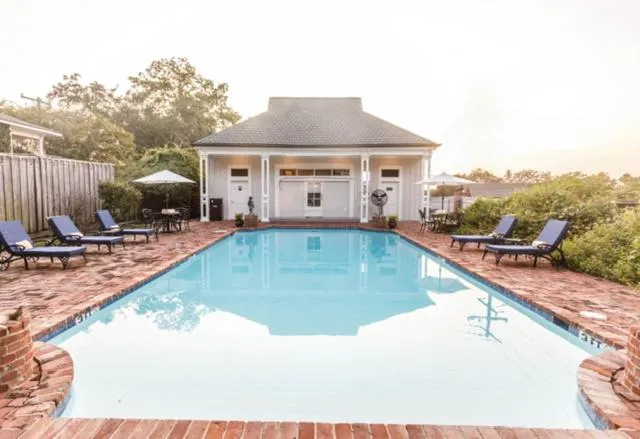 Anchuca Historic Mansion & Inn