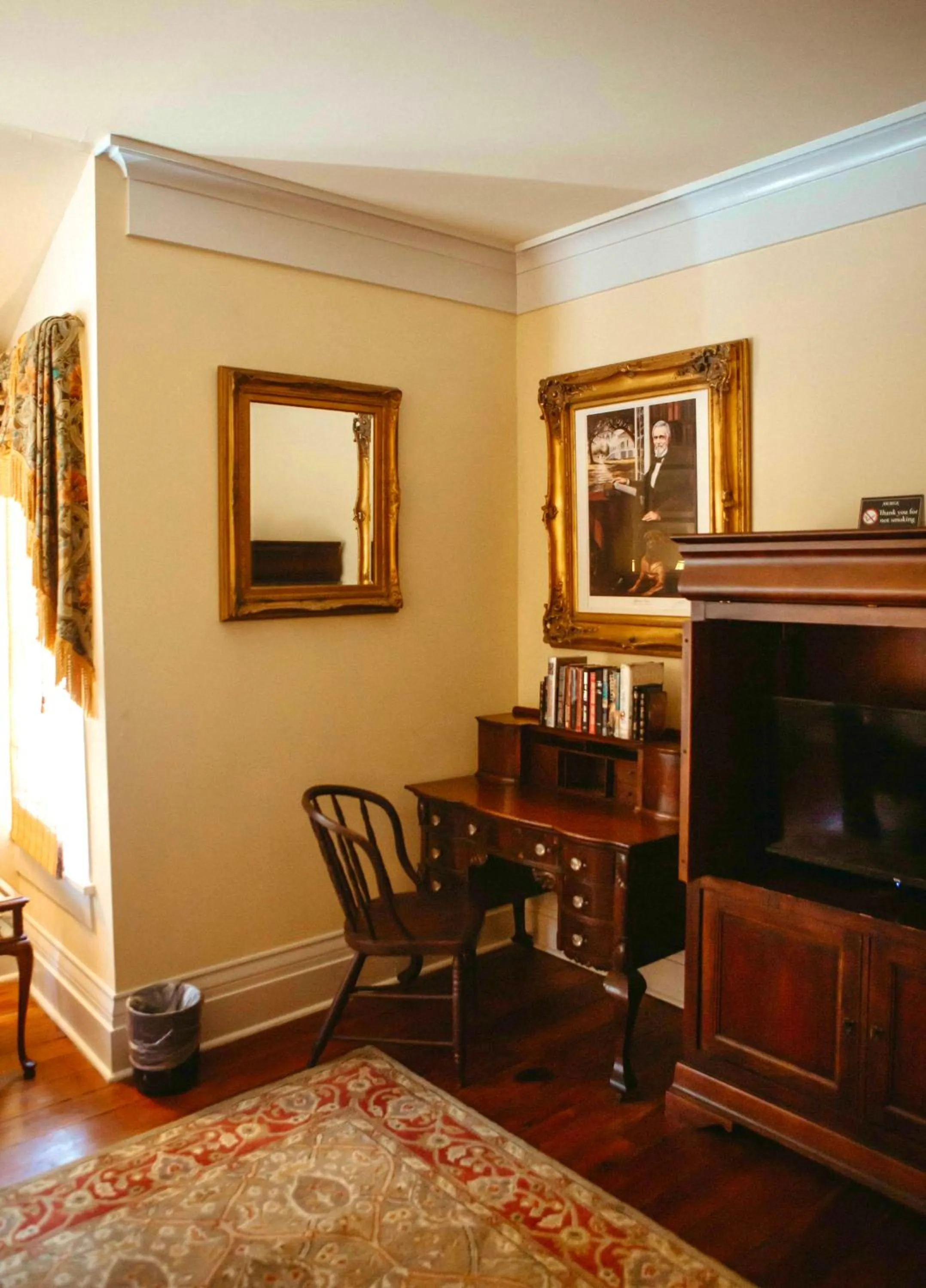 Anchuca Historic Mansion & Inn