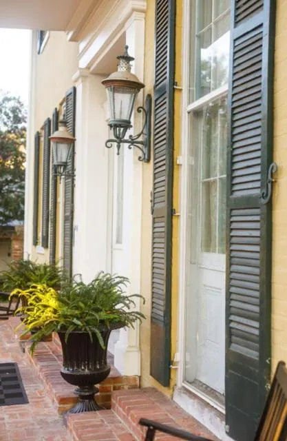 Anchuca Historic Mansion & Inn