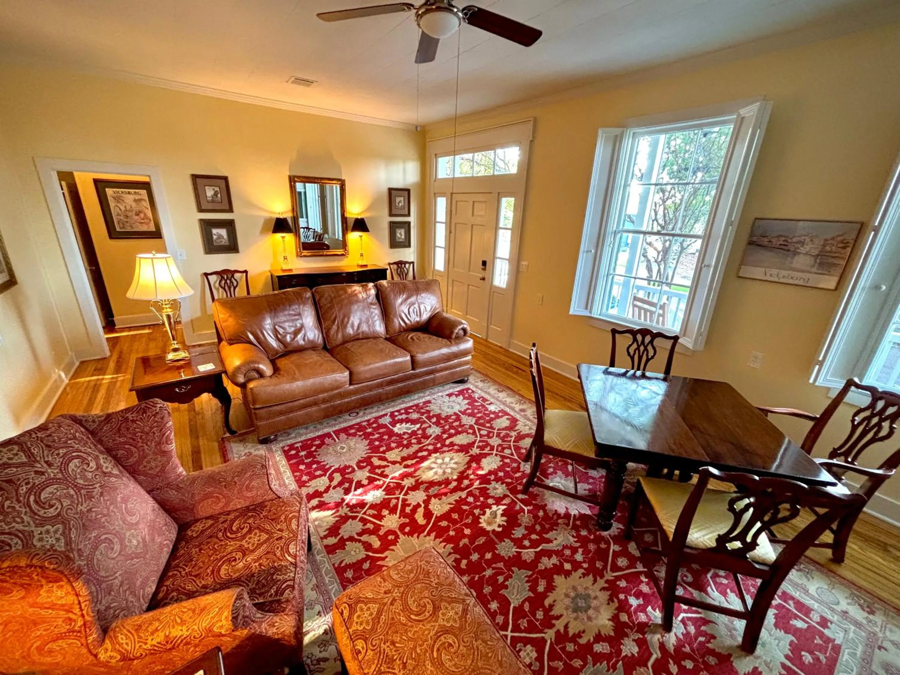 Anchuca Historic Mansion & Inn