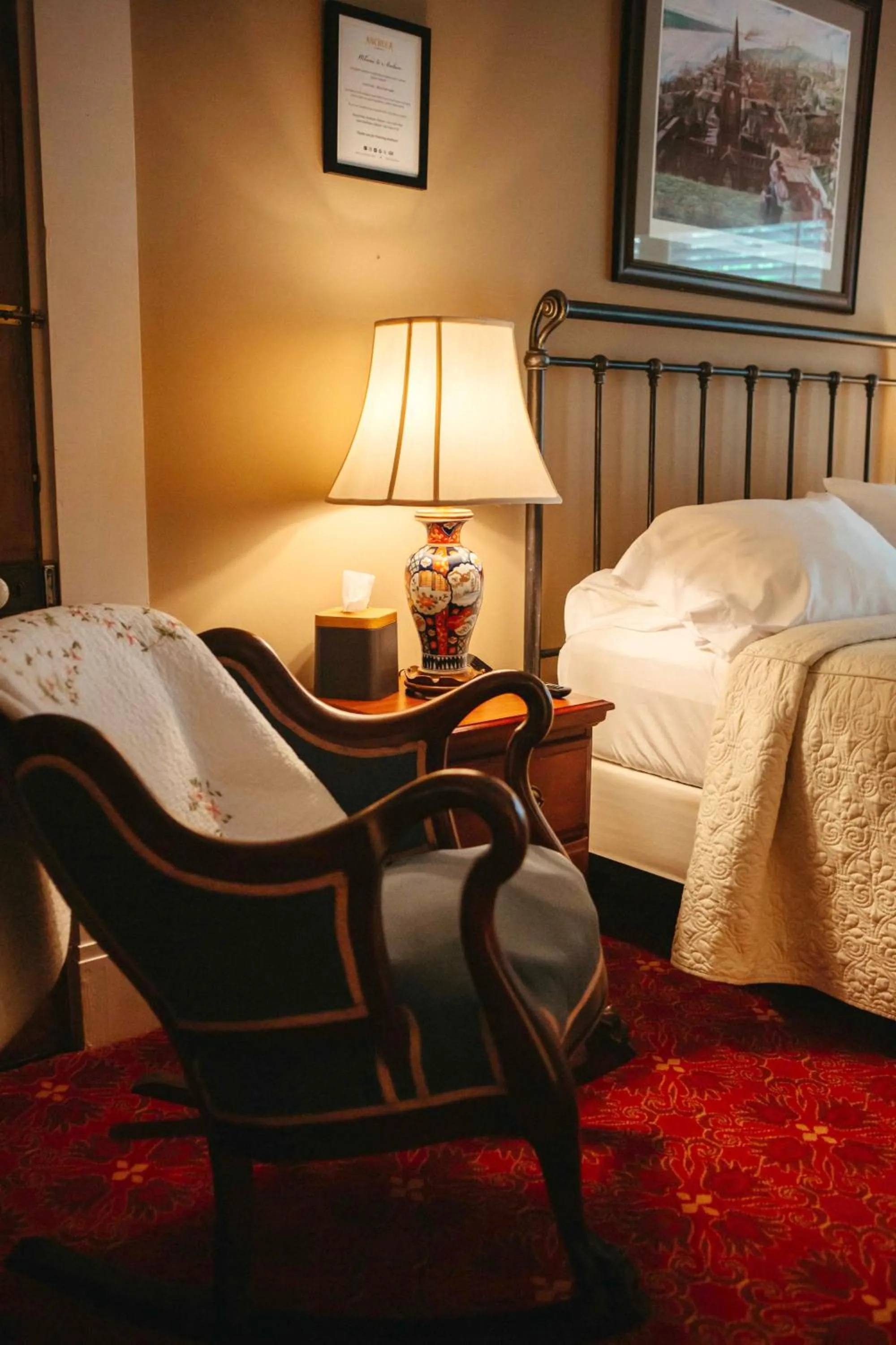 Bed in Anchuca Historic Mansion & Inn