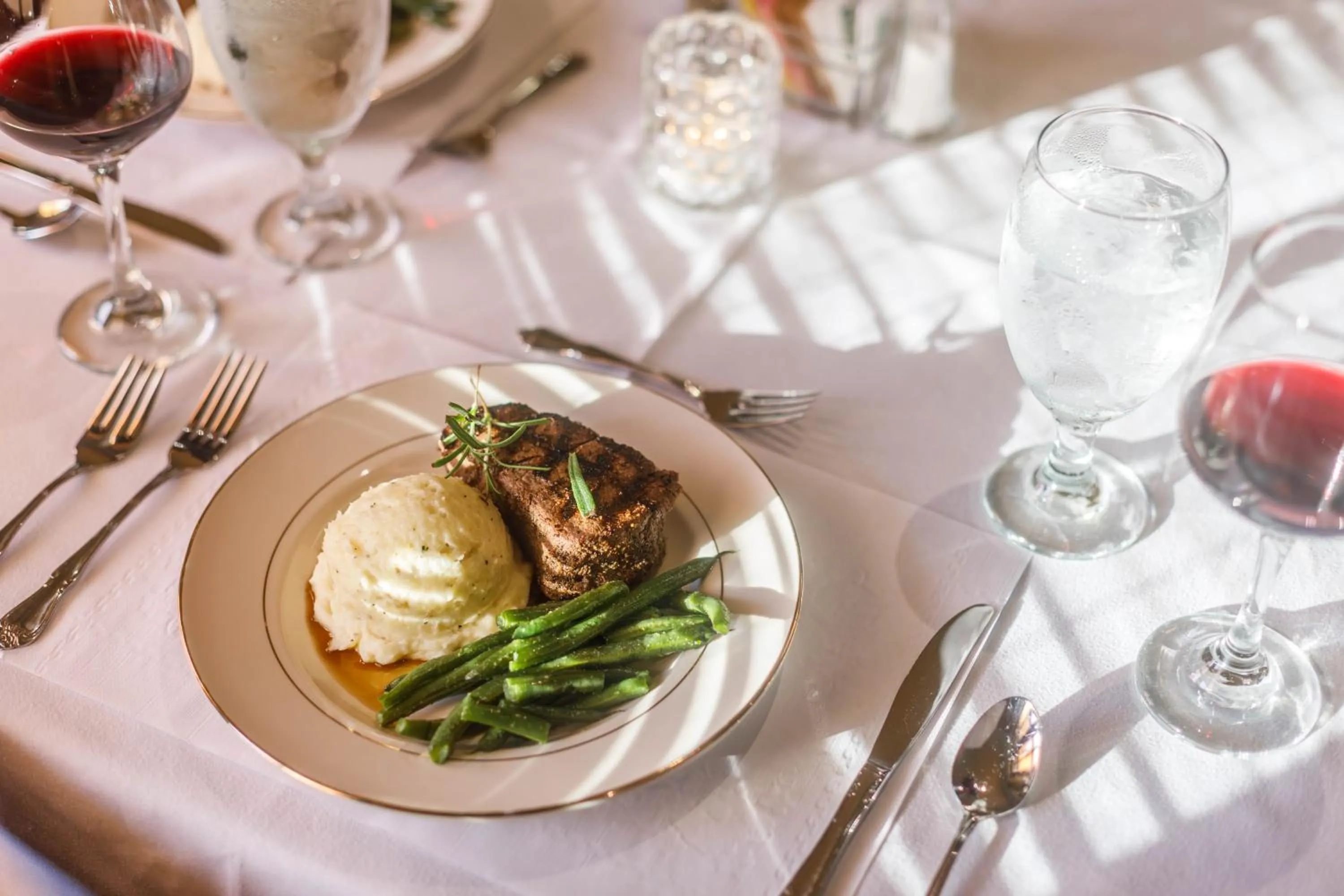 Anchuca Historic Mansion & Inn