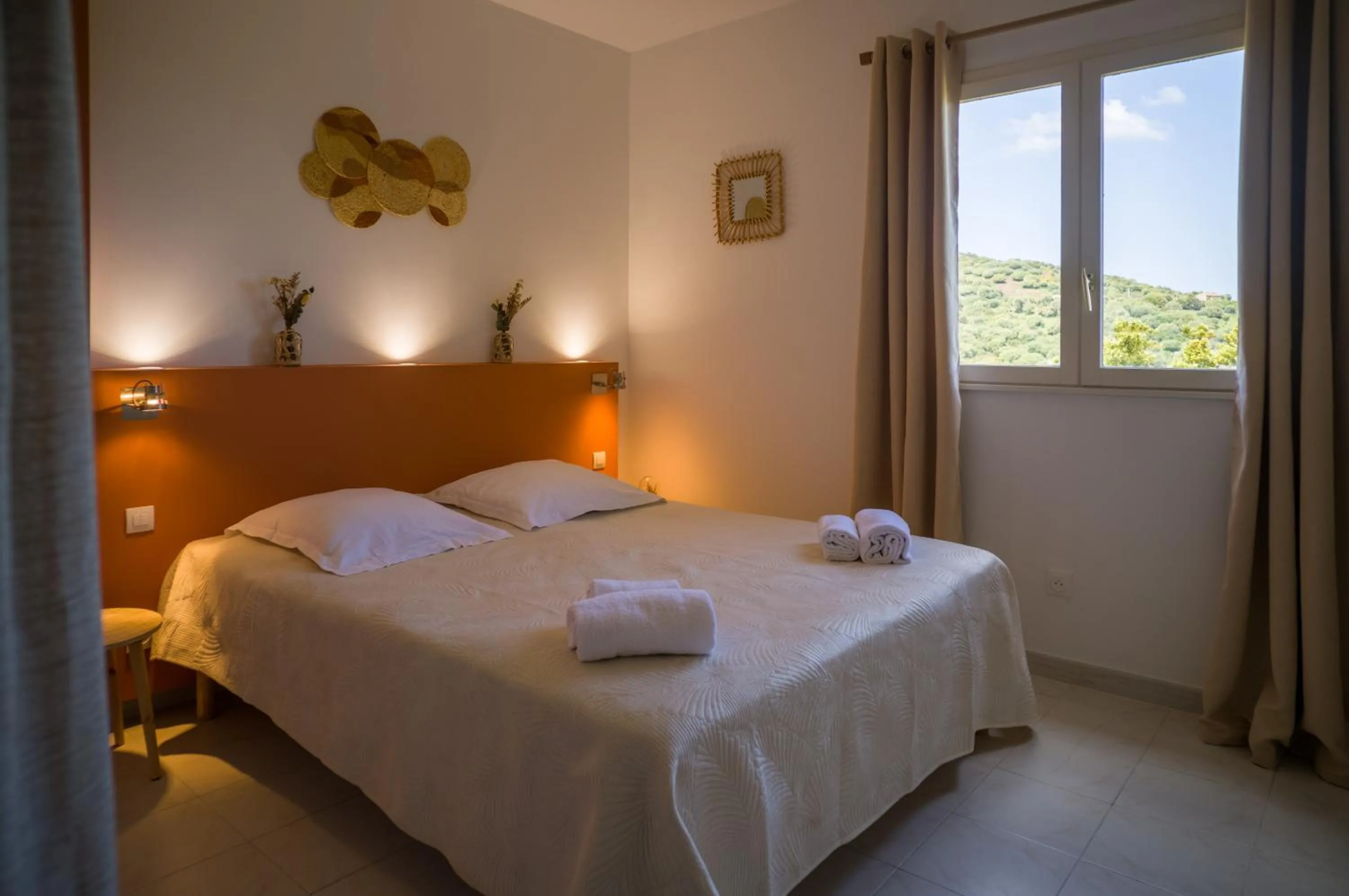 Bedroom, Bed in Hôtel - Restaurant U Santu Petru