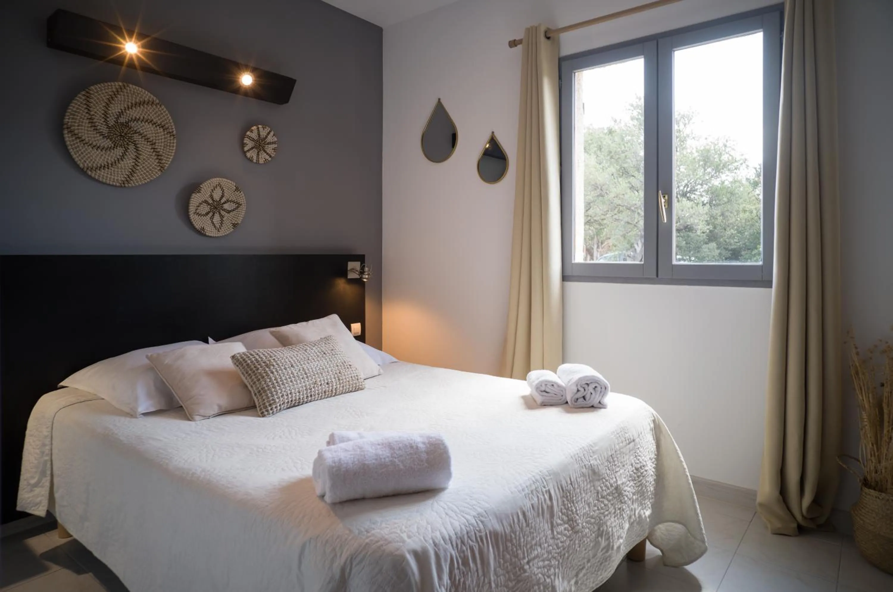 Bedroom, Bed in Hôtel - Restaurant U Santu Petru