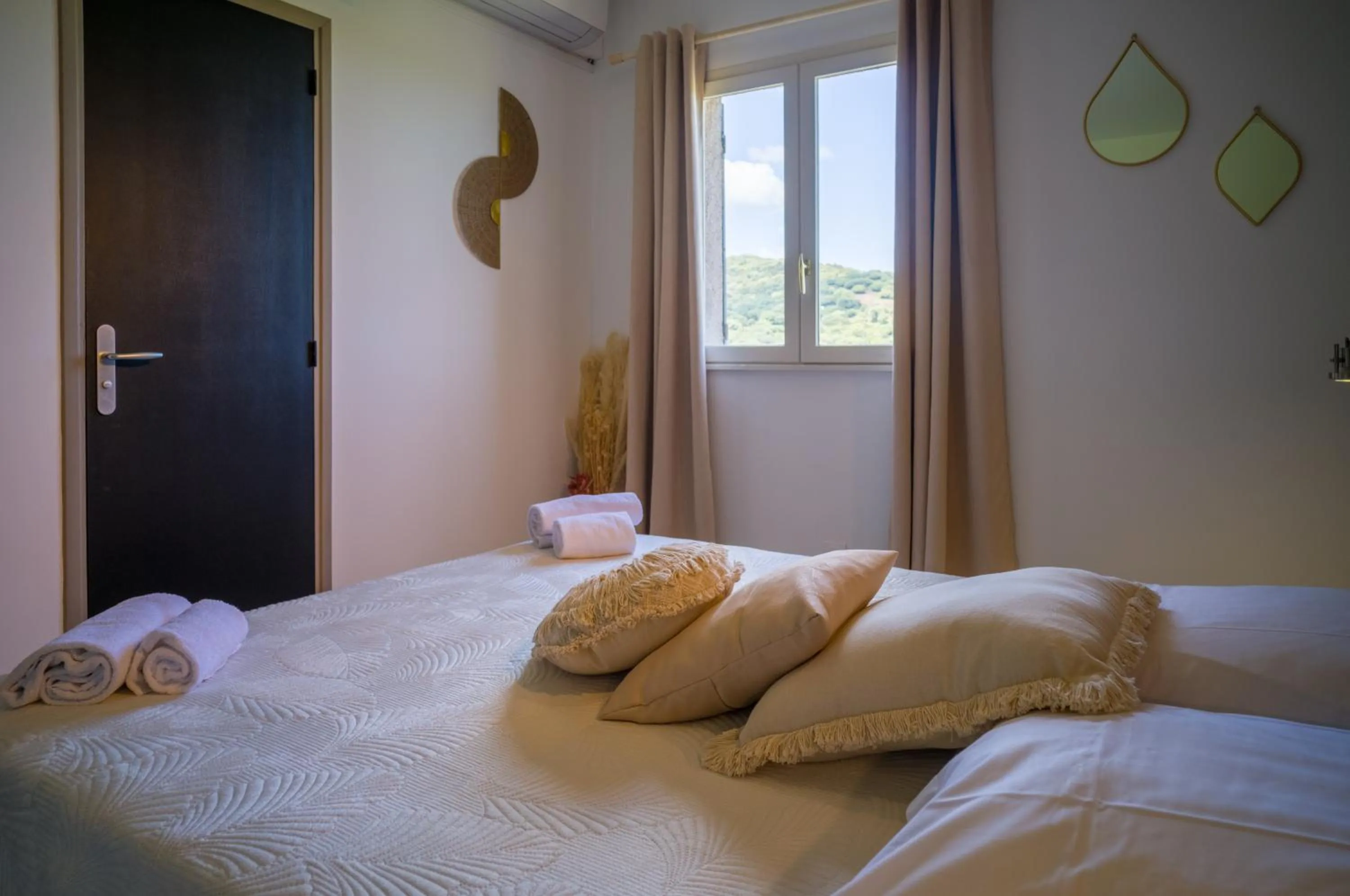 Bedroom, Bed in Hôtel - Restaurant U Santu Petru