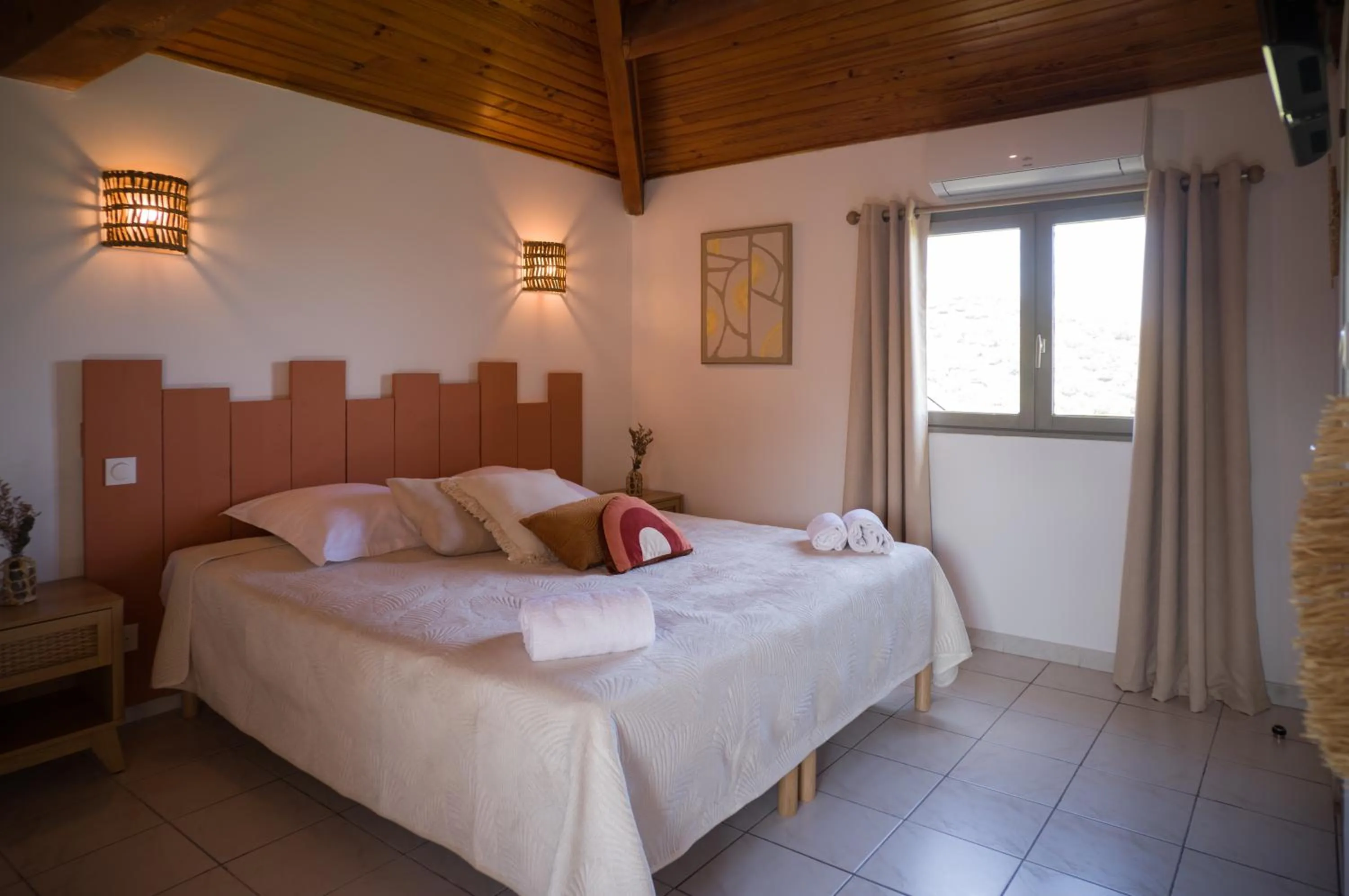 Photo of the whole room, Bed in Hôtel - Restaurant U Santu Petru