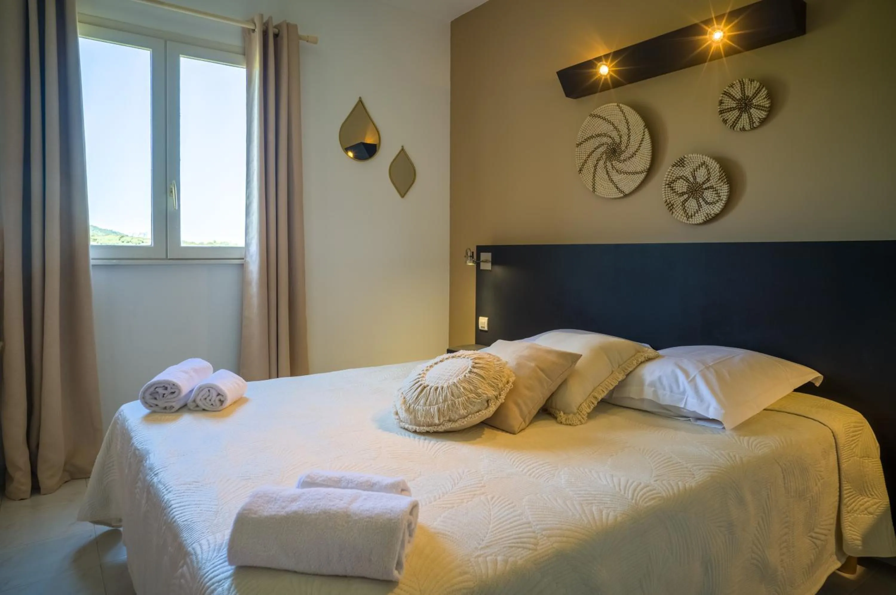 Photo of the whole room, Bed in Hôtel - Restaurant U Santu Petru