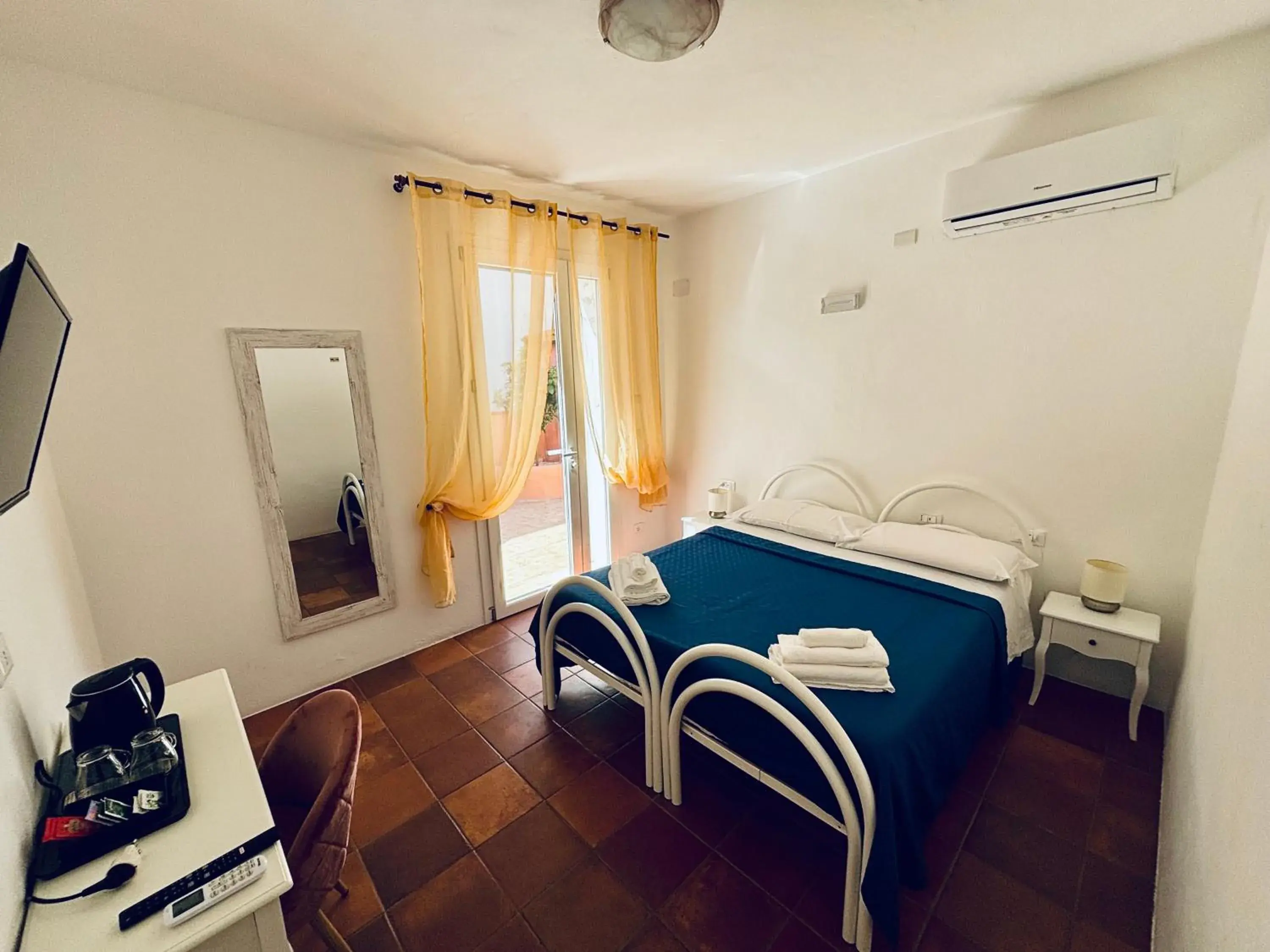 Double or Twin Room with Private Bathroom in B&B De Janas Double or Twin Room with Private Bathroom in B&B De Janas