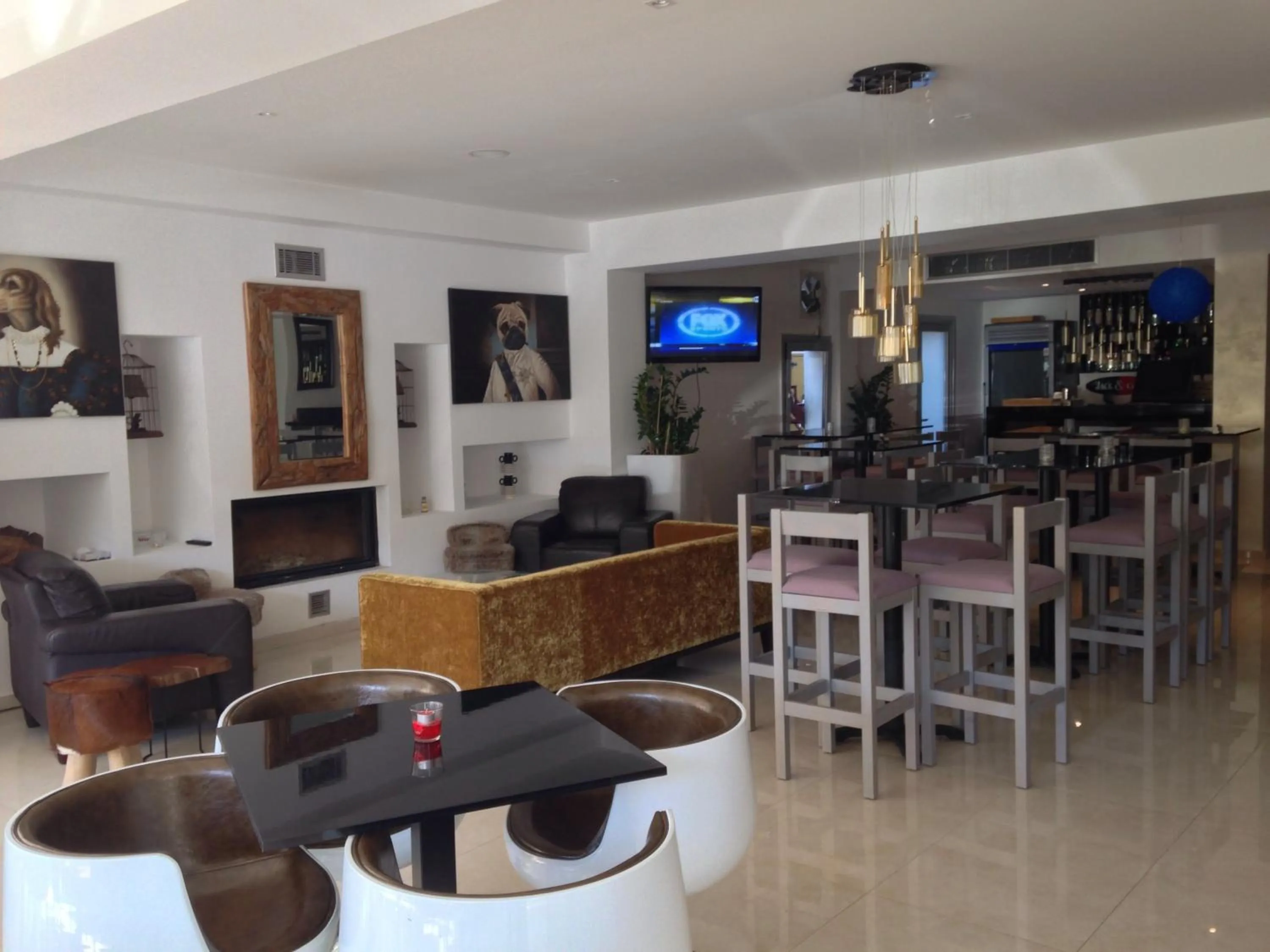Lounge or bar in Crystal Hotel