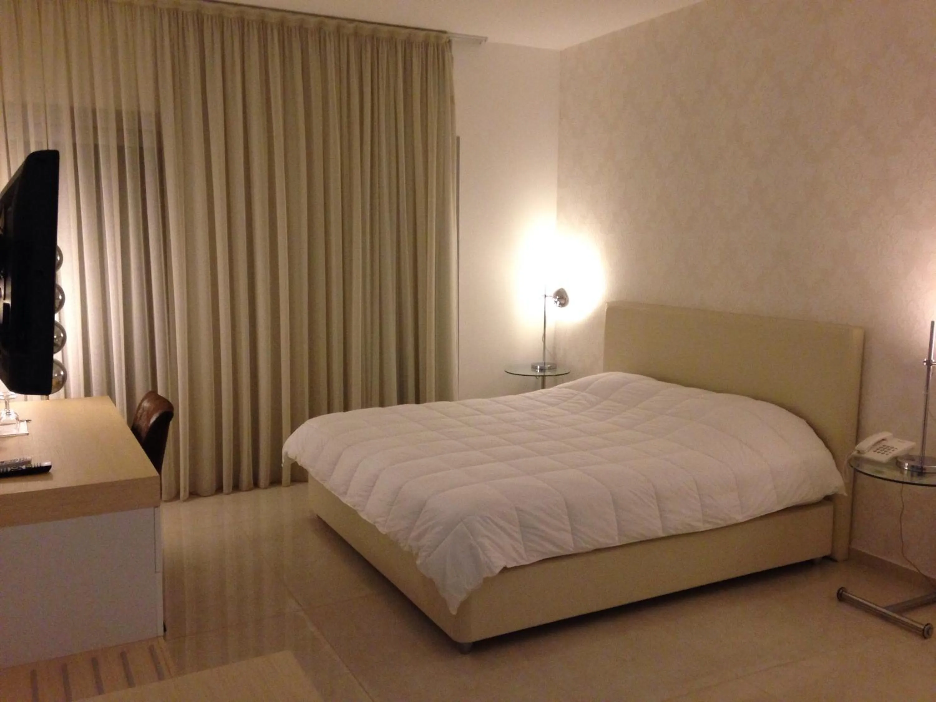 Bedroom, Bed in Crystal Hotel