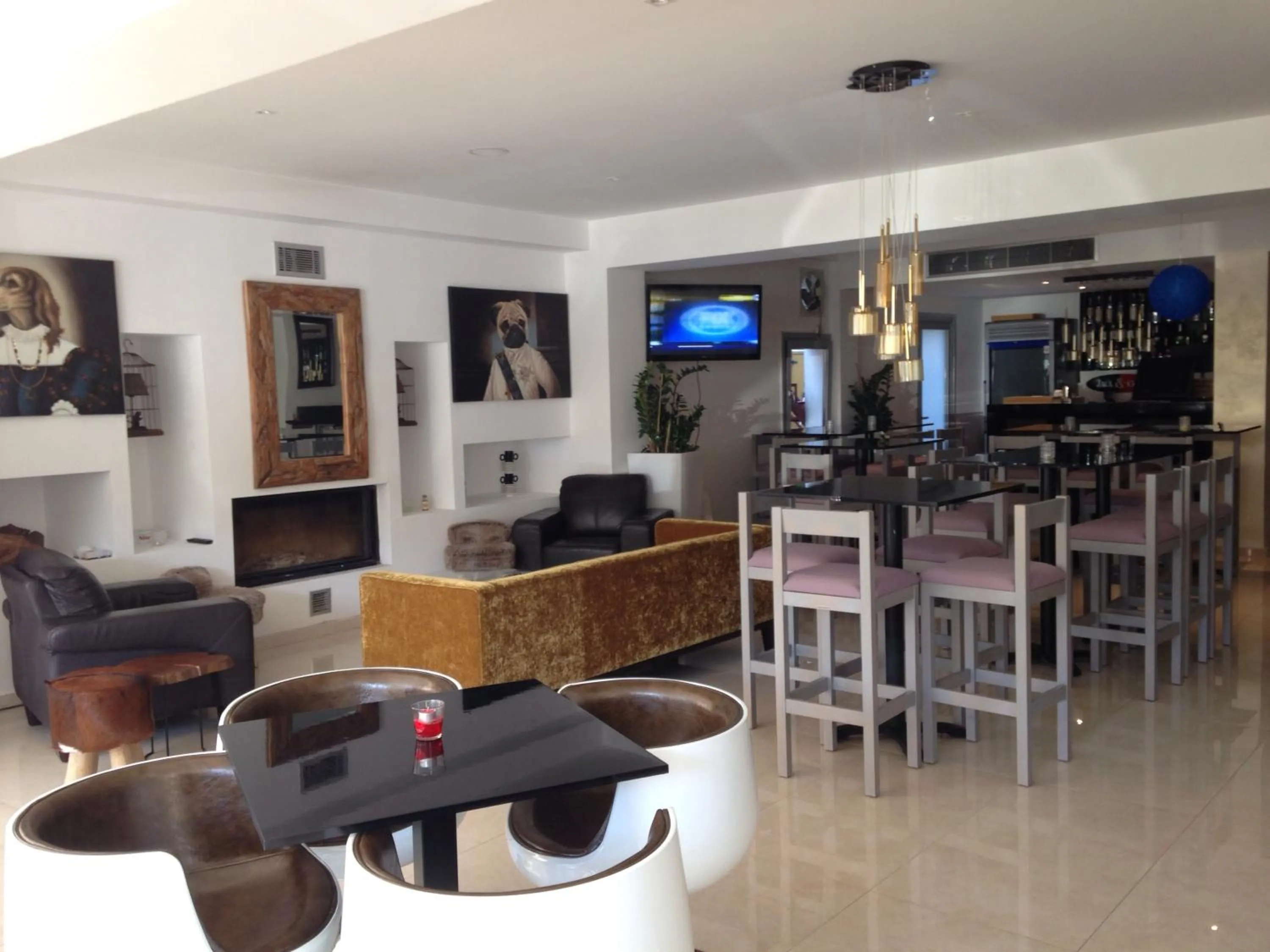 Lounge or bar in Crystal Hotel