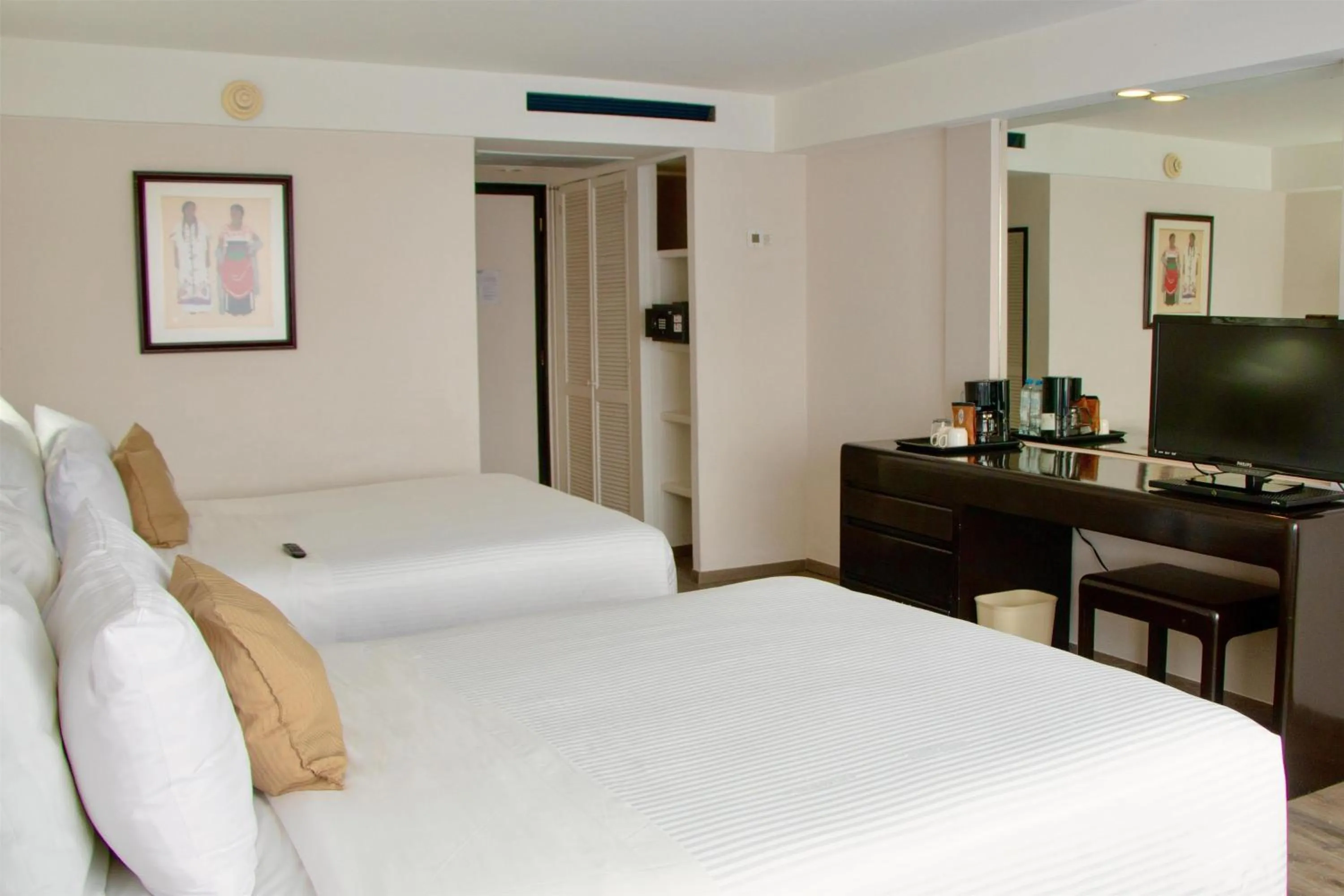 Bedroom, Bed in Grand Cantalagua Hotel Morelia, BW Signature Collection