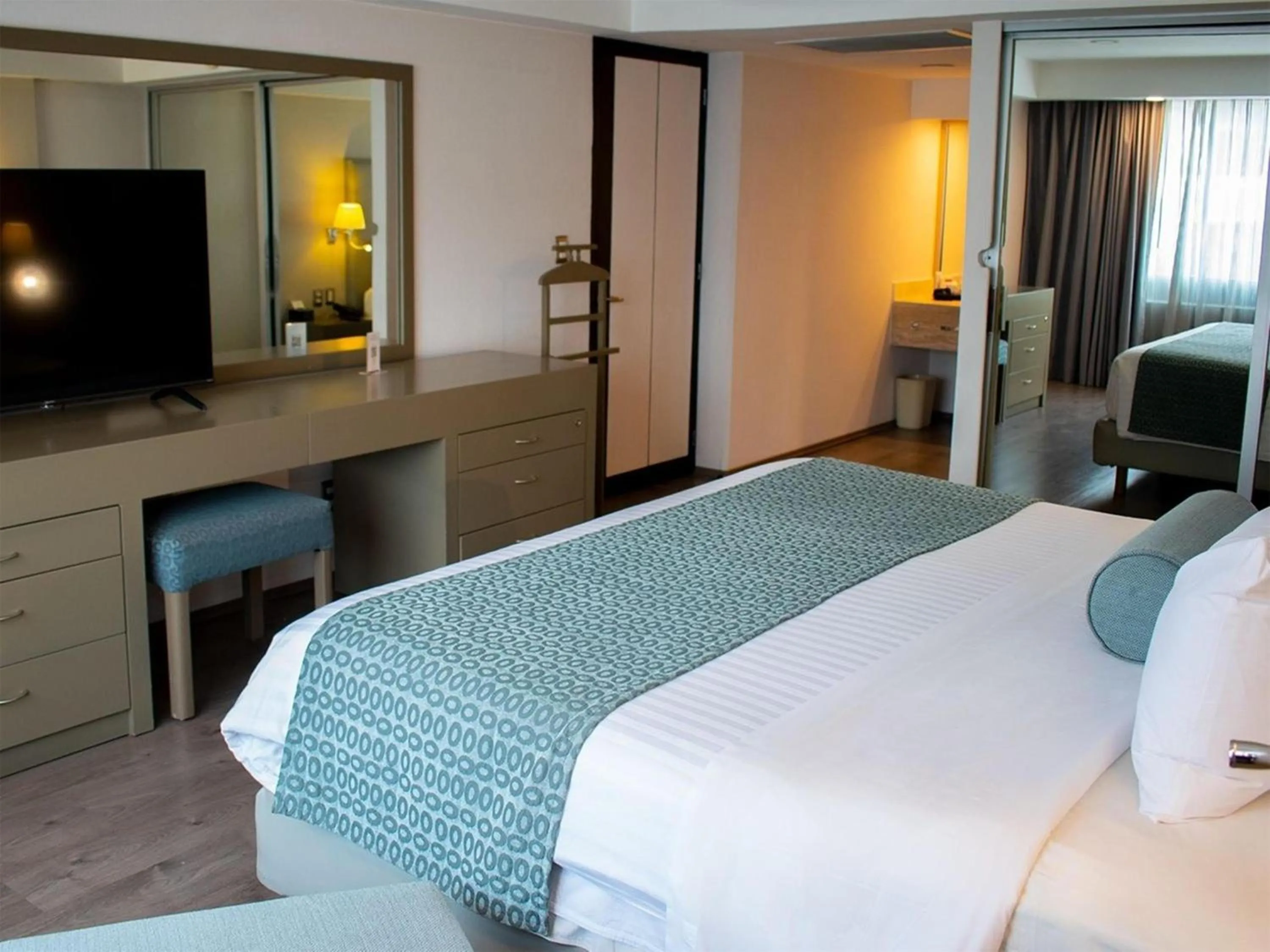 Photo of the whole room, Bed in Grand Cantalagua Hotel Morelia, BW Signature Collection