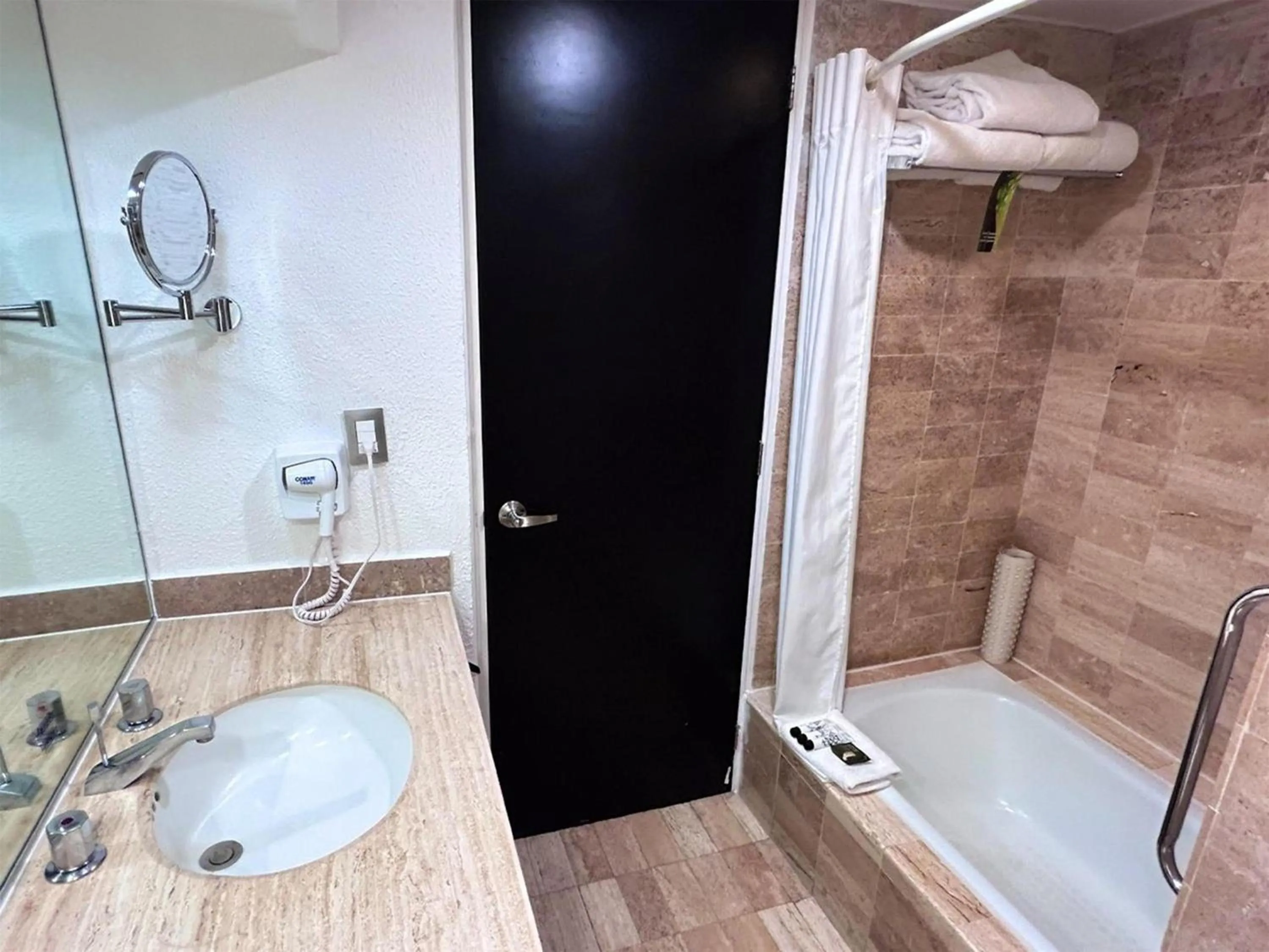 Bathroom in Grand Cantalagua Hotel Morelia, BW Signature Collection