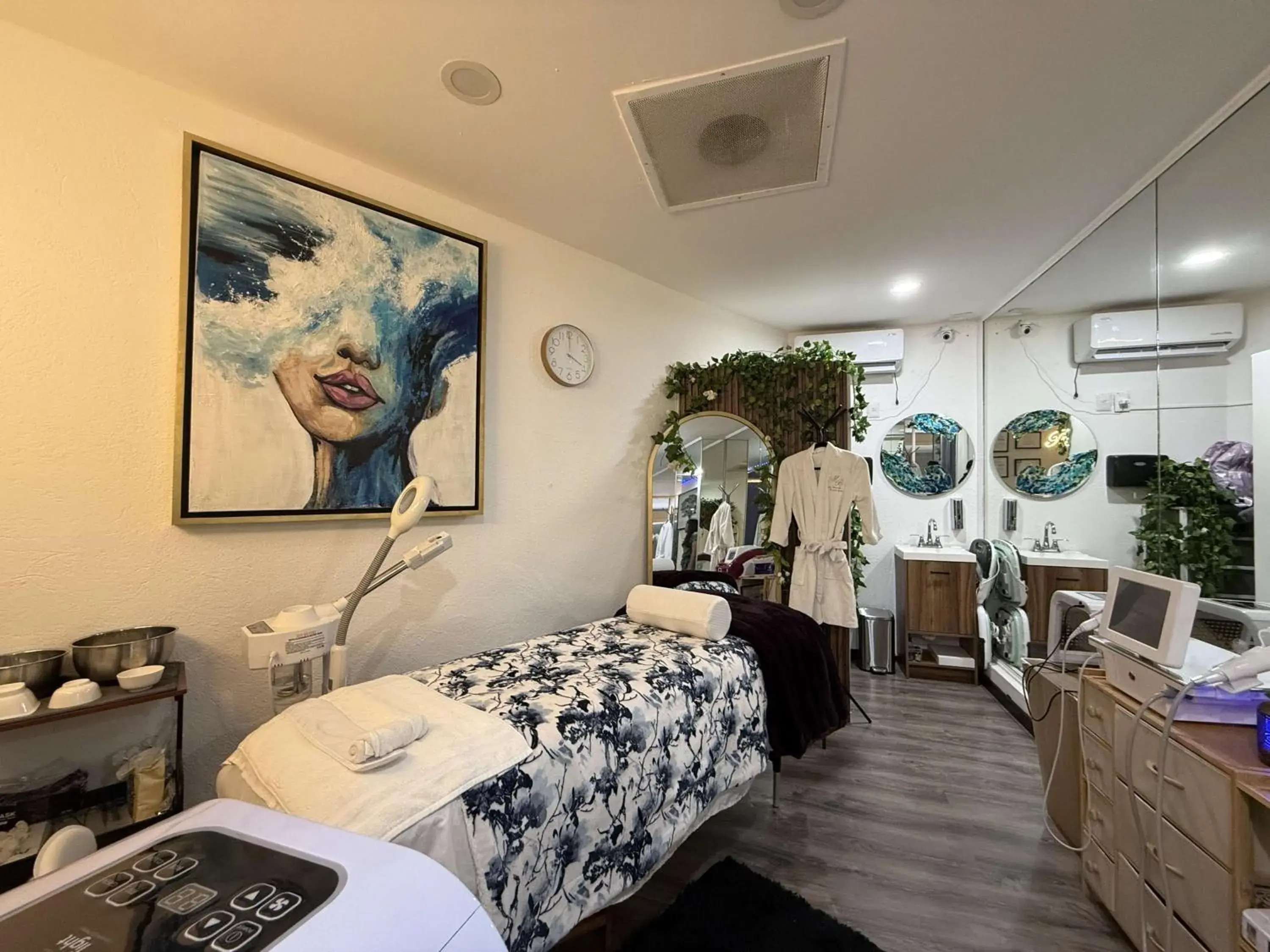 Property building, Bed in Grand Cantalagua Hotel Morelia, BW Signature Collection Property building, Bed in Grand Cantalagua Hotel Morelia, BW Signature Collection