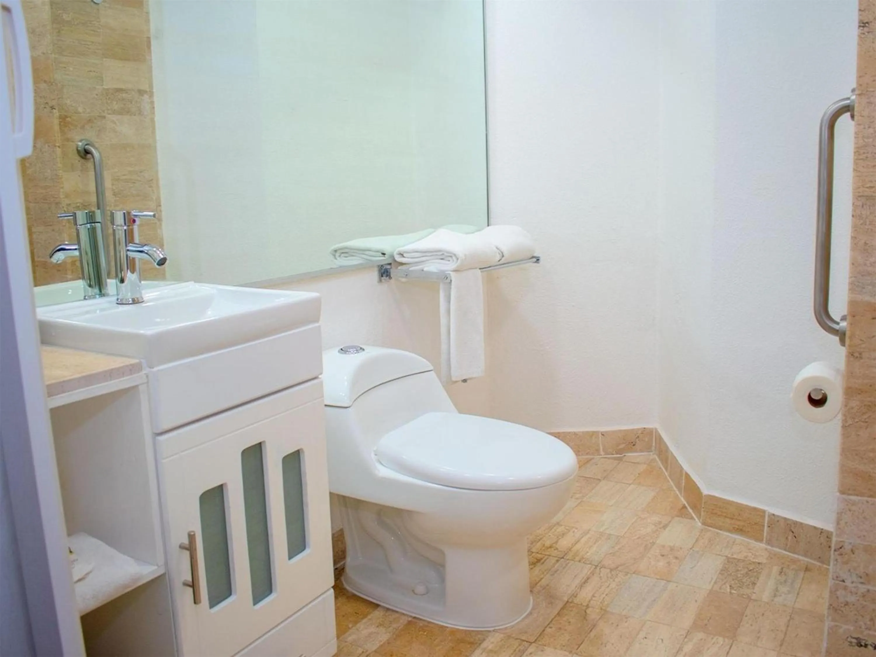 Bathroom in Grand Cantalagua Hotel Morelia, BW Signature Collection