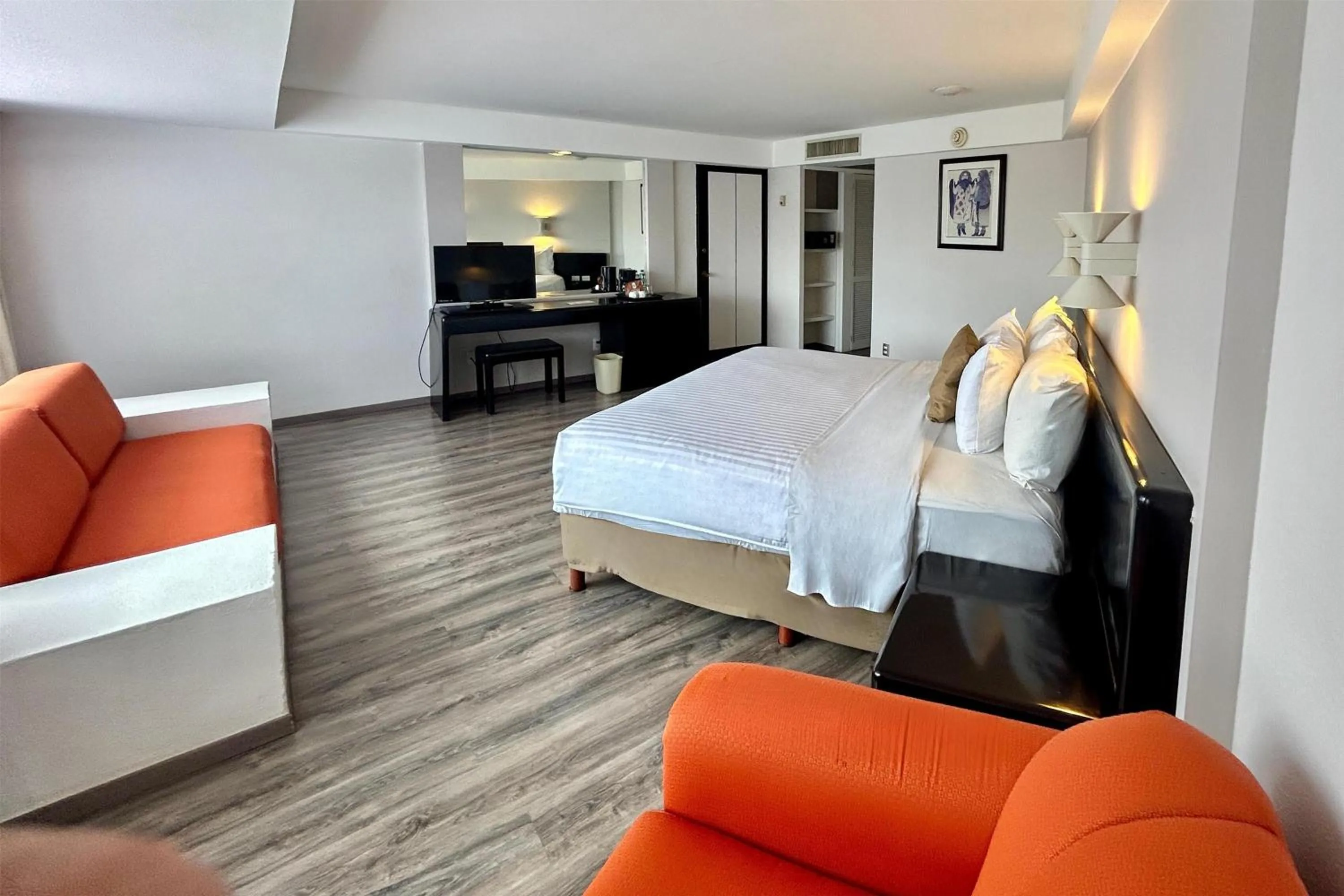 Photo of the whole room, Bed in Grand Cantalagua Hotel Morelia, BW Signature Collection