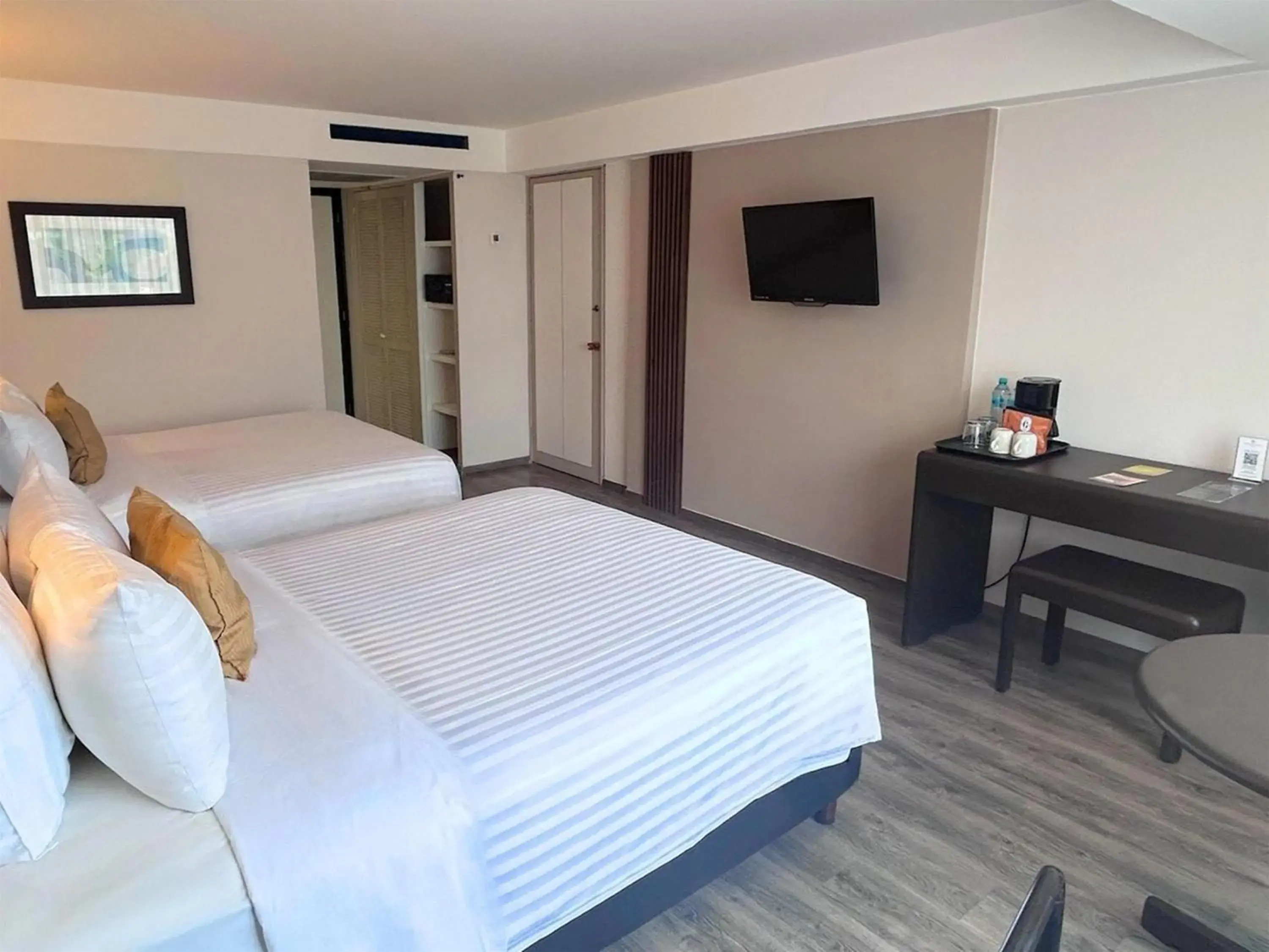 Superior Double Room with Two Double Beds - Non-Smoking in Grand Cantalagua Hotel Morelia, BW Signature Collection Superior Double Room with Two Double Beds - Non-Smoking in Grand Cantalagua Hotel Morelia, BW Signature Collection