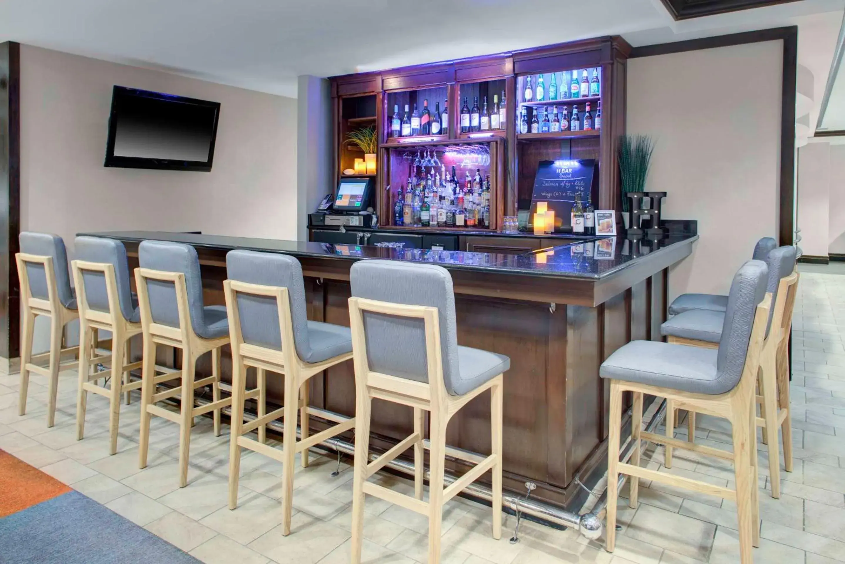 Lounge or bar in Hyatt House Sterling/Dulles Airport North Lounge or bar in Hyatt House Sterling/Dulles Airport North