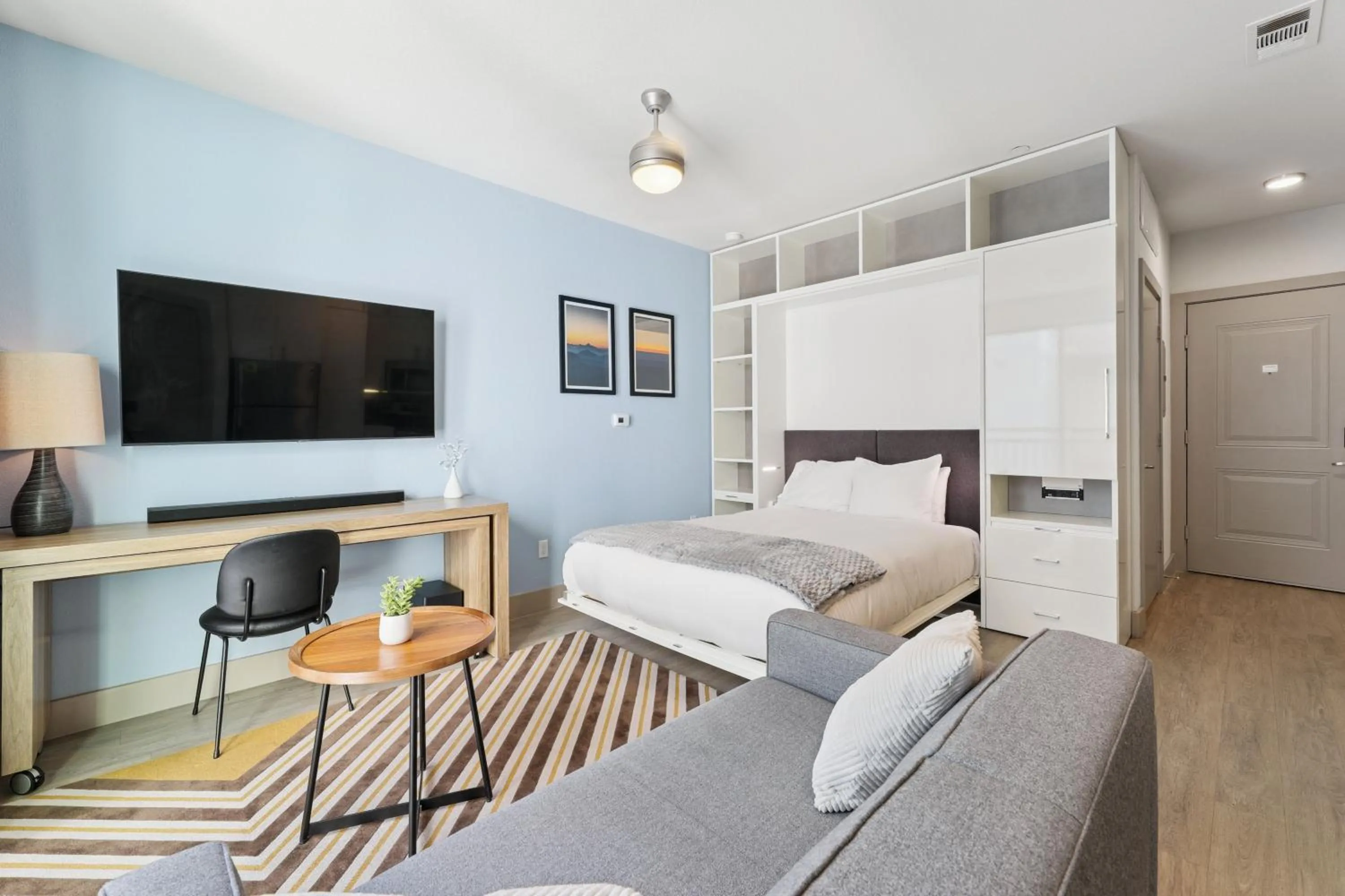 Living room, Bed in Sentral East Austin at 1630 E Sixth