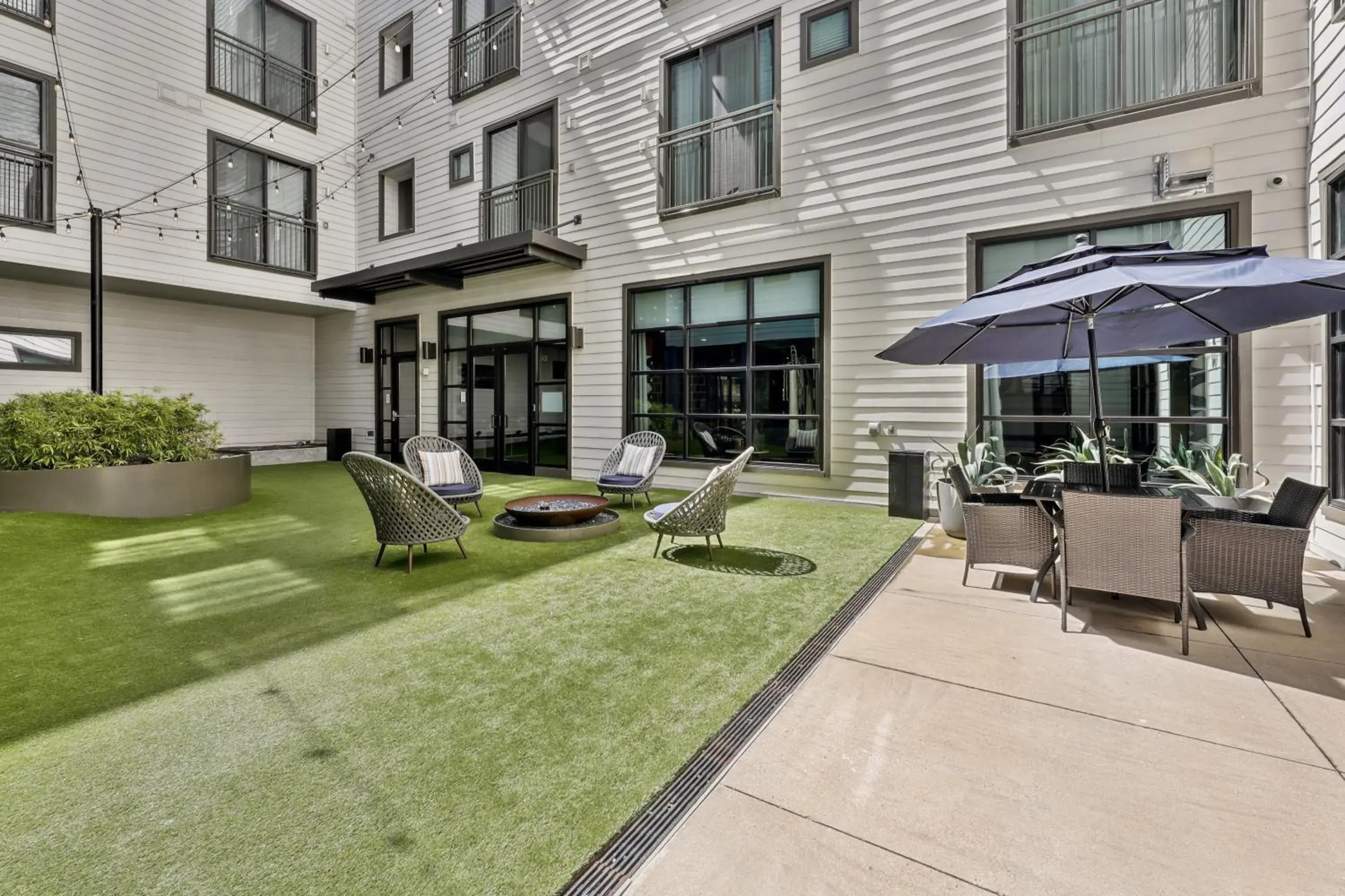 Inner courtyard view in Sentral East Austin at 1630 E Sixth Inner courtyard view in Sentral East Austin at 1630 E Sixth