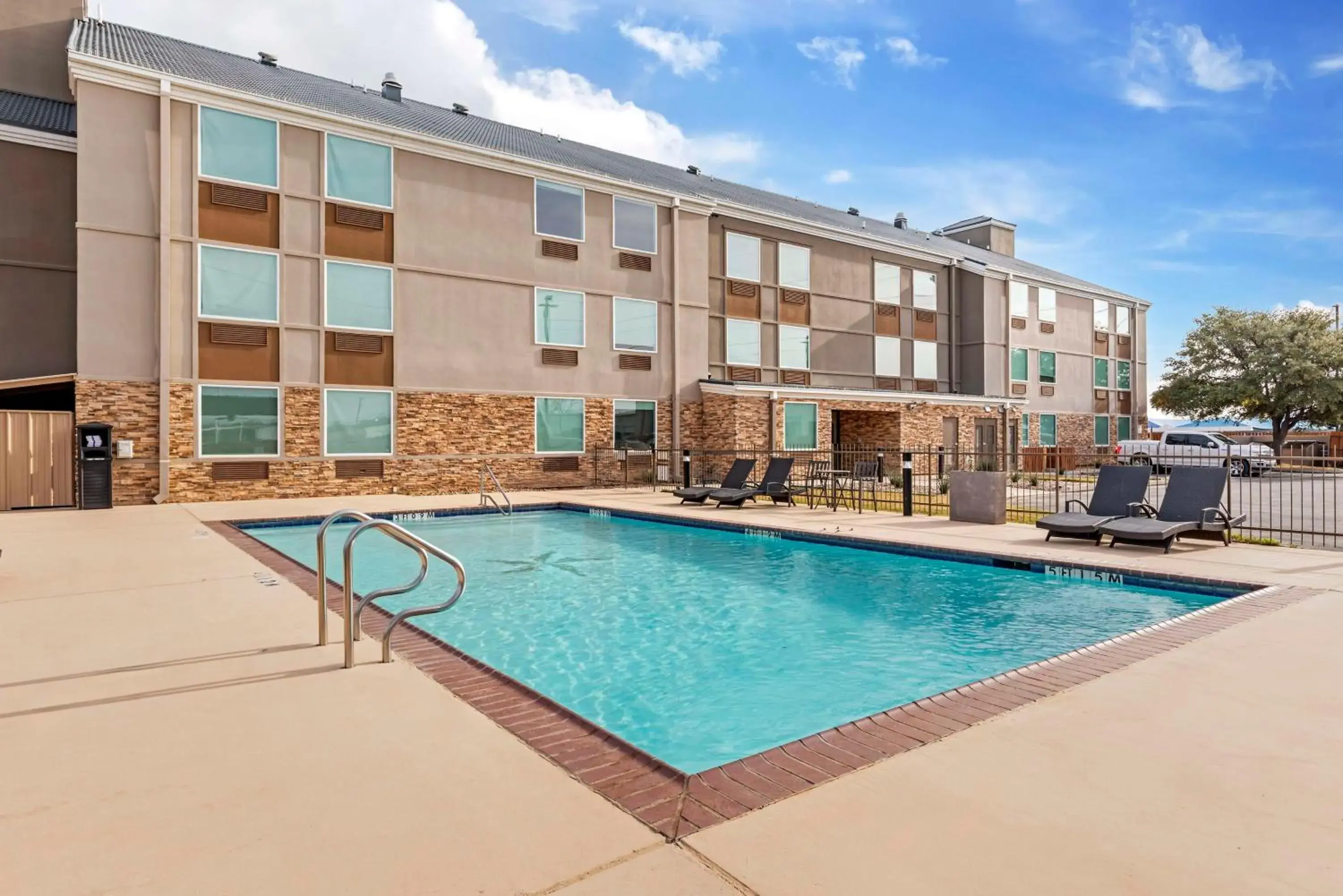 Pool view in Best Western Plus Riata Pool view in Best Western Plus Riata